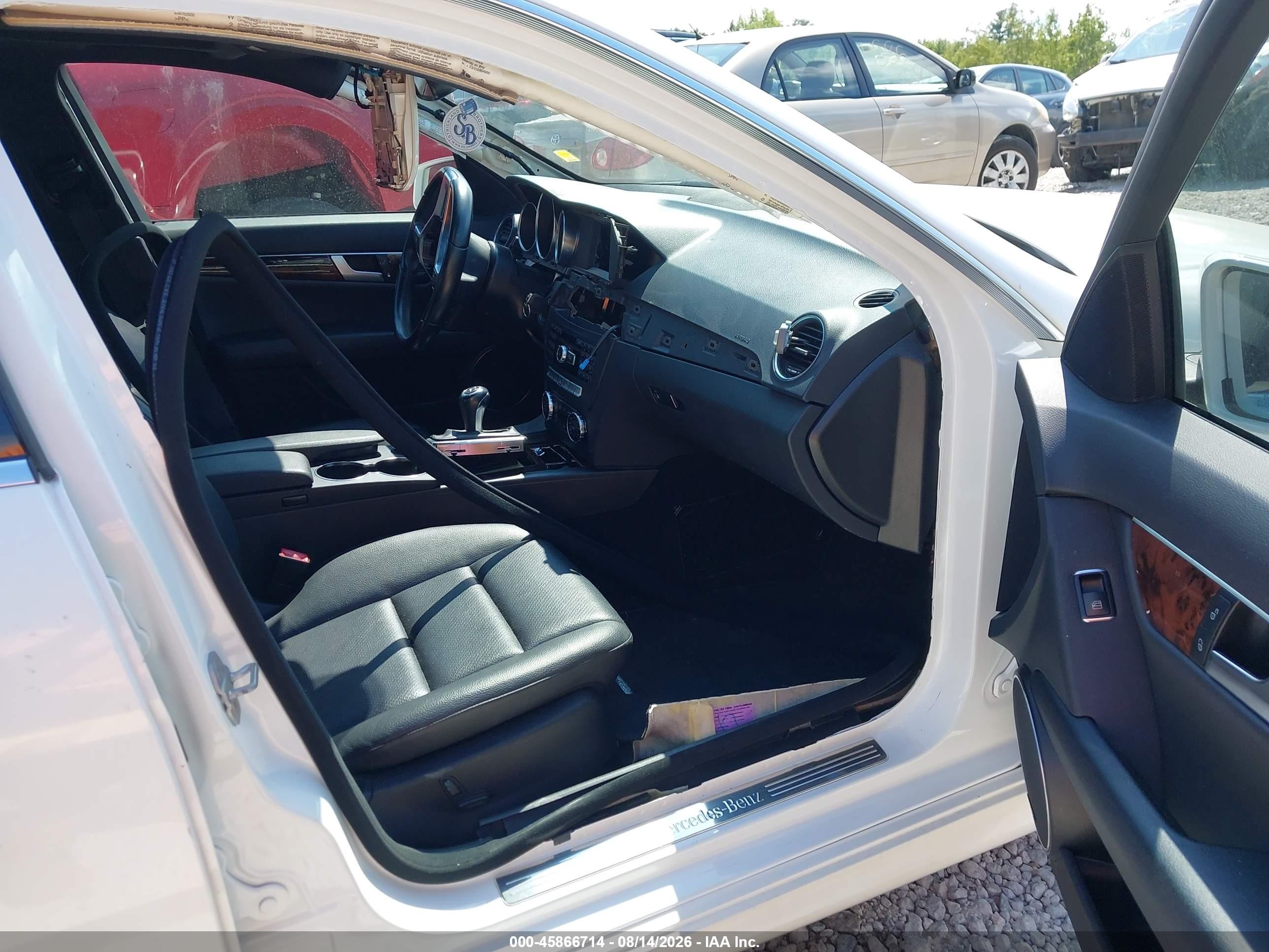 2013 Mercedes-benz C 300 Sport 4matic White vin: WDDGF8AB4DR244690