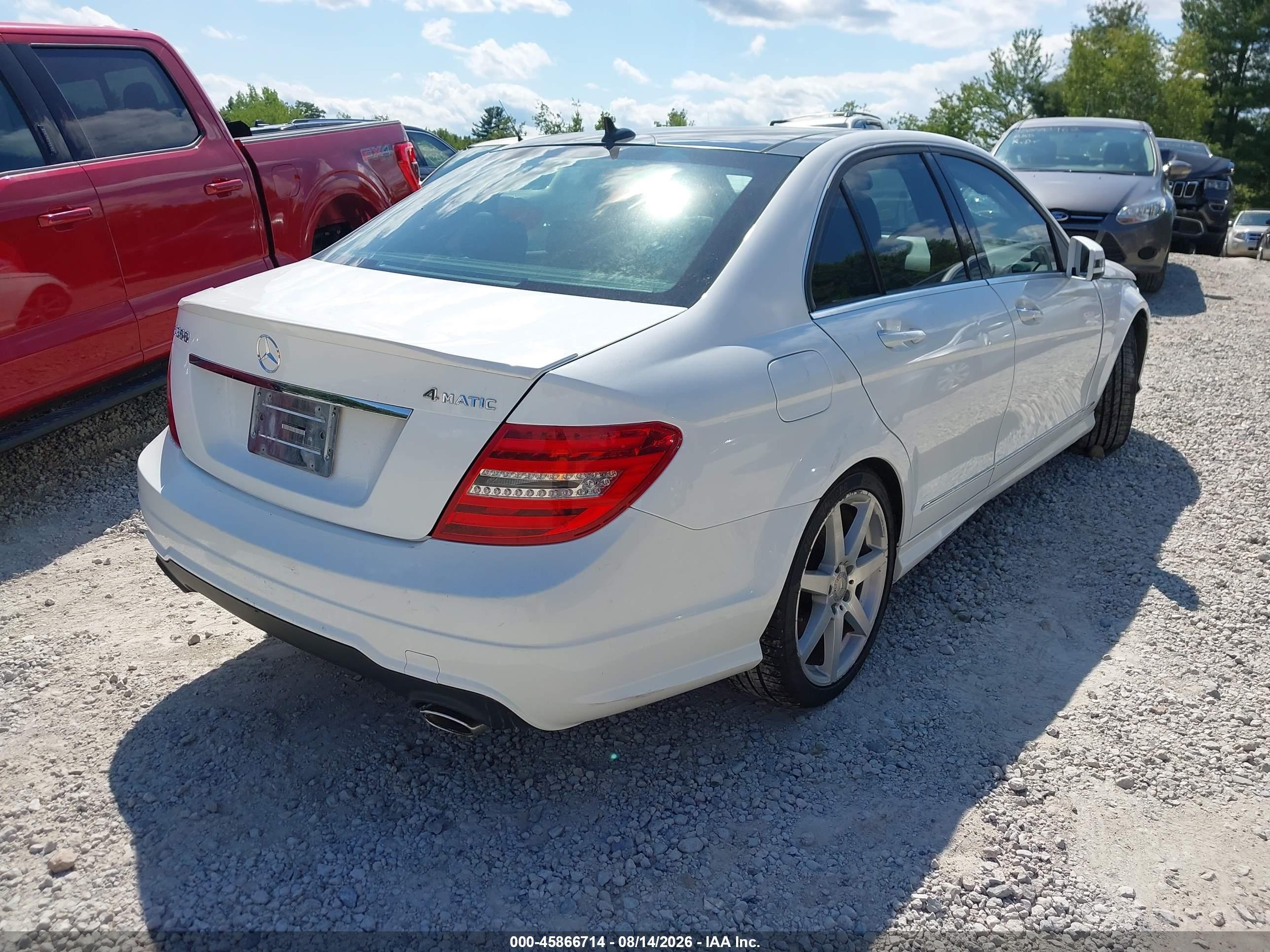 2013 Mercedes-benz C 300 Sport 4matic White vin: WDDGF8AB4DR244690