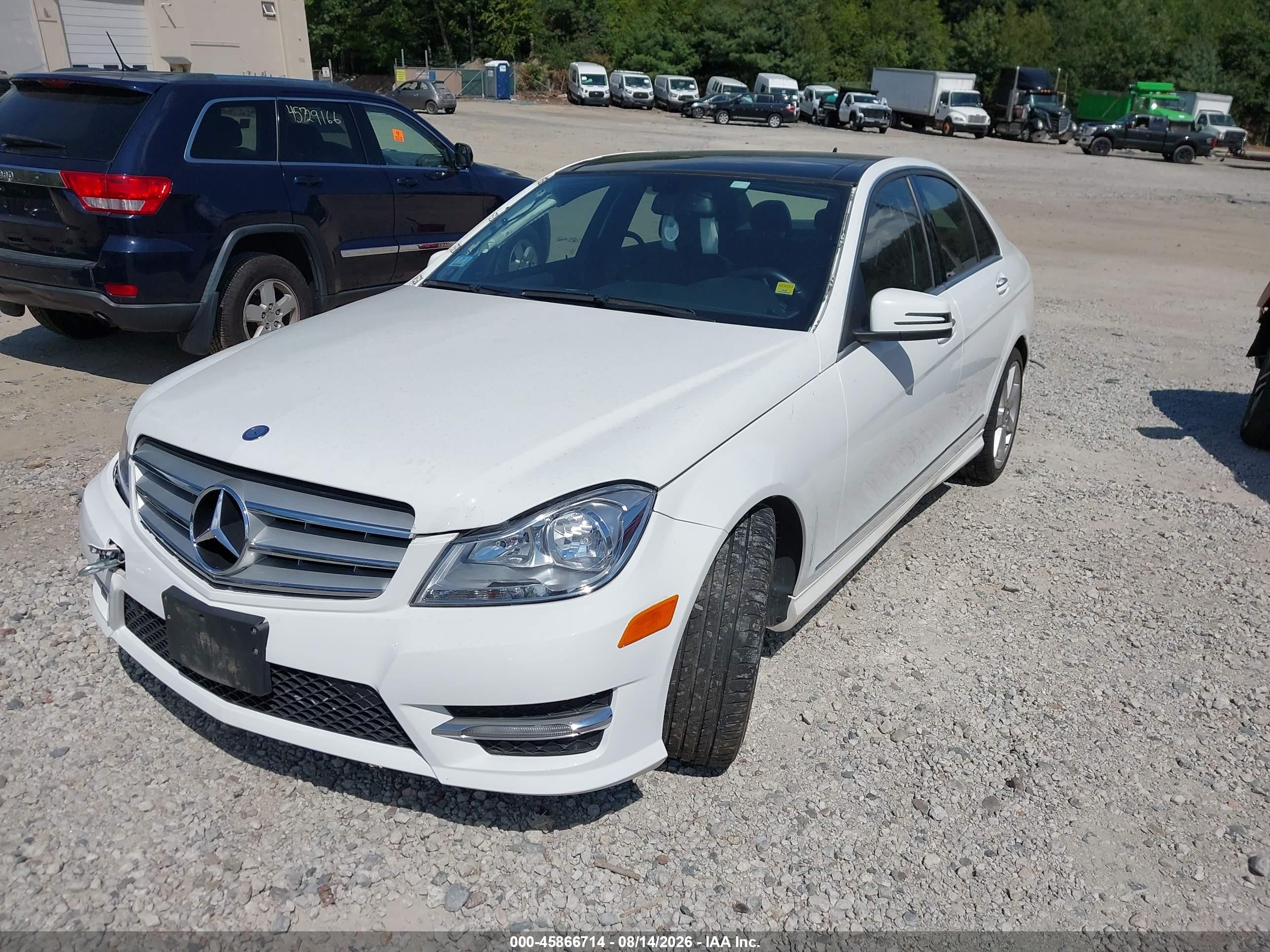2013 Mercedes-benz C 300 Sport 4matic White vin: WDDGF8AB4DR244690