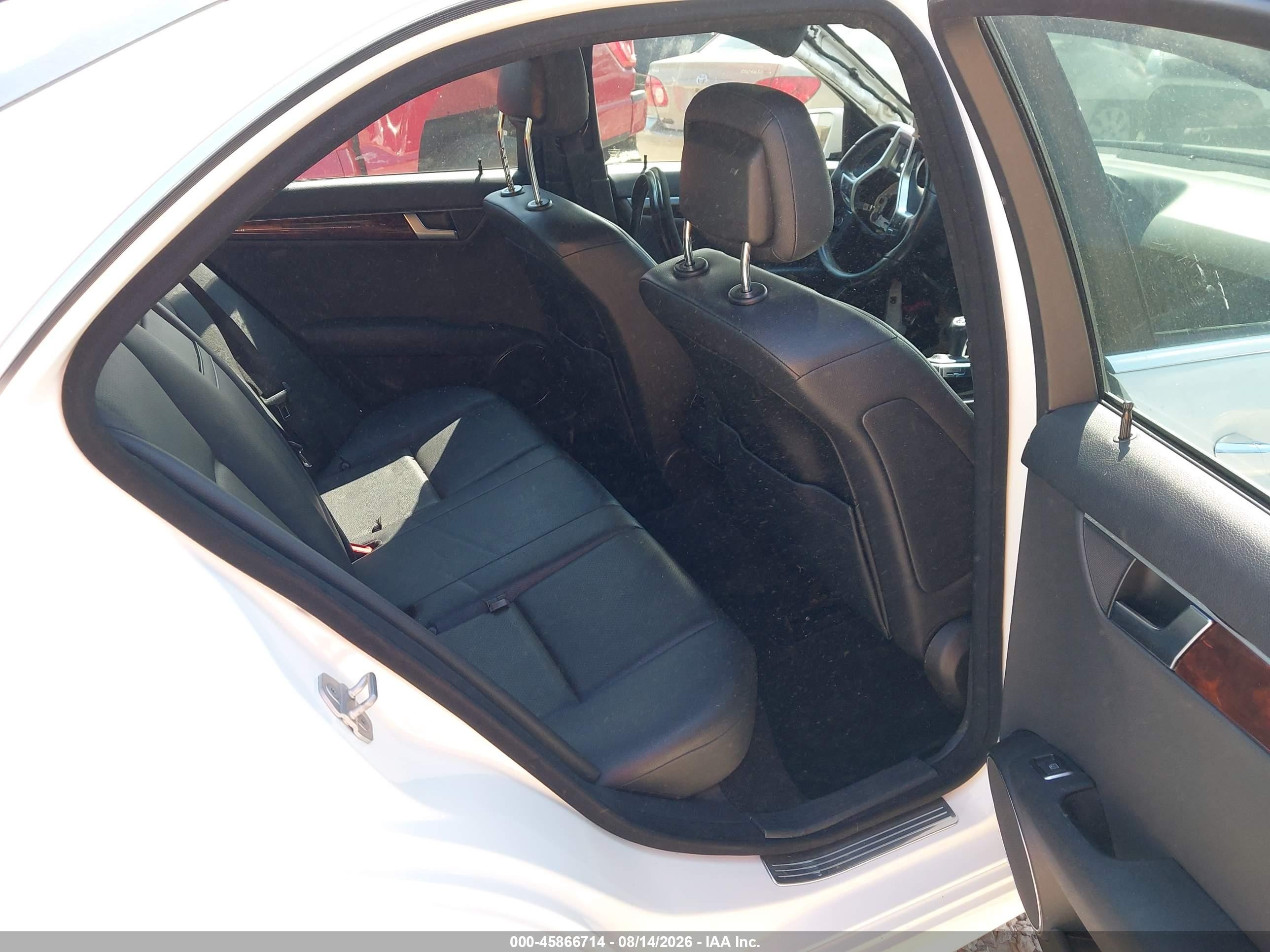 2013 Mercedes-benz C 300 Sport 4matic White vin: WDDGF8AB4DR244690
