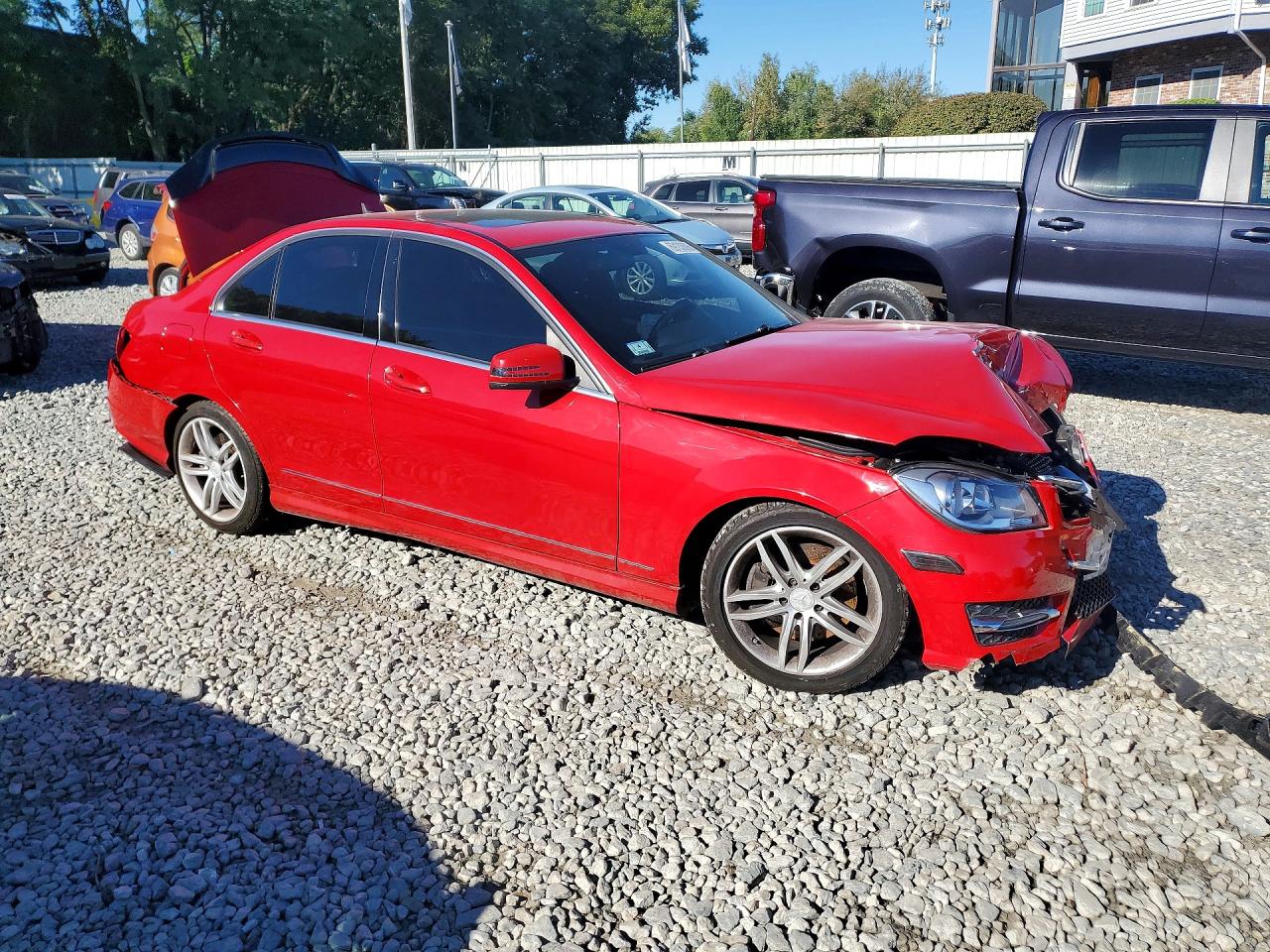 2013 Mercedes-benz C 300 4matic Red vin: WDDGF8AB4DR266642