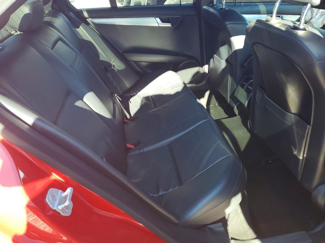 2013 Mercedes-benz C 300 4matic Red vin: WDDGF8AB4DR266642