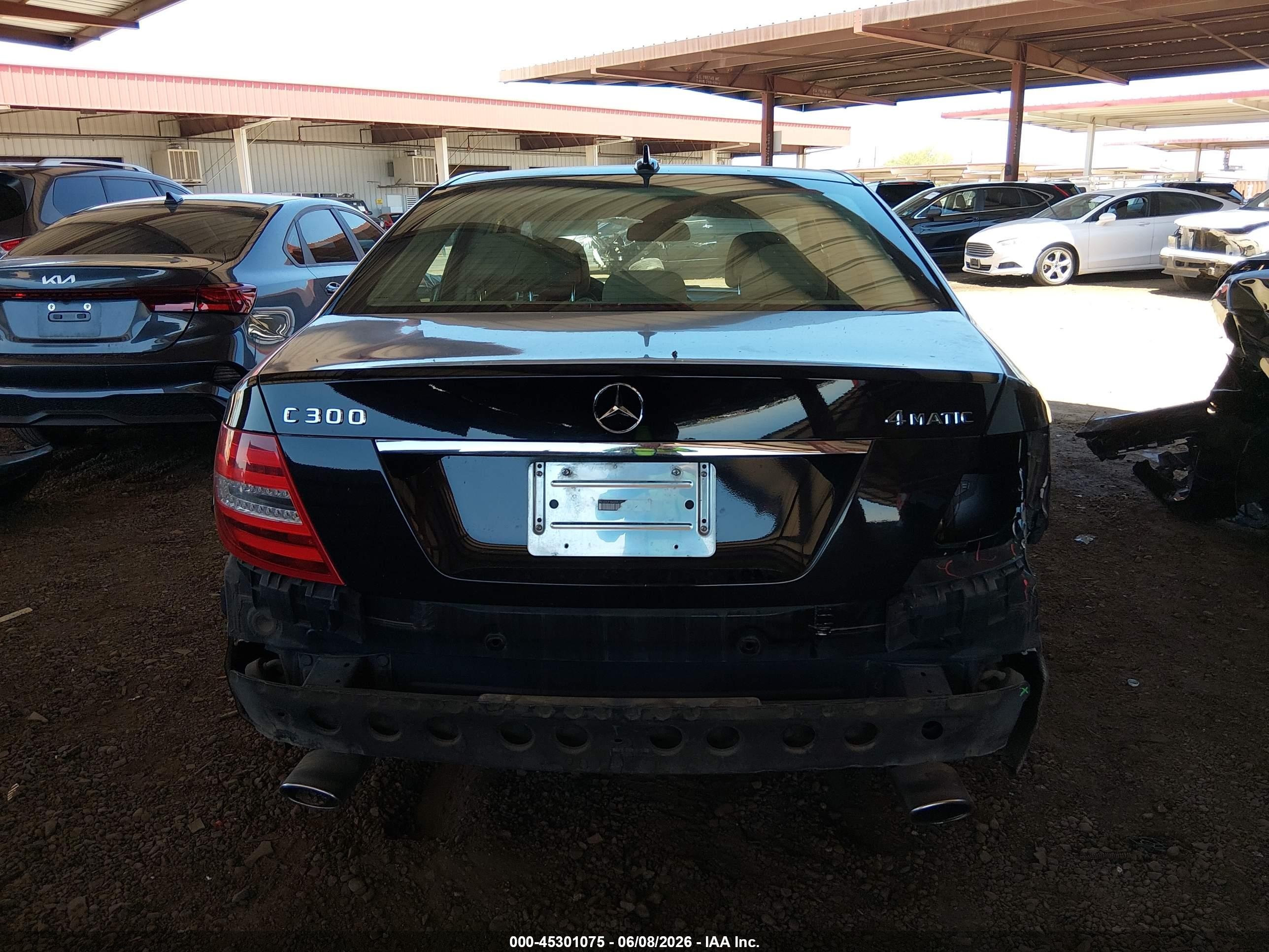 2013 Mercedes-benz C 300 Sport 4matic Черный vin: WDDGF8AB4DR279830