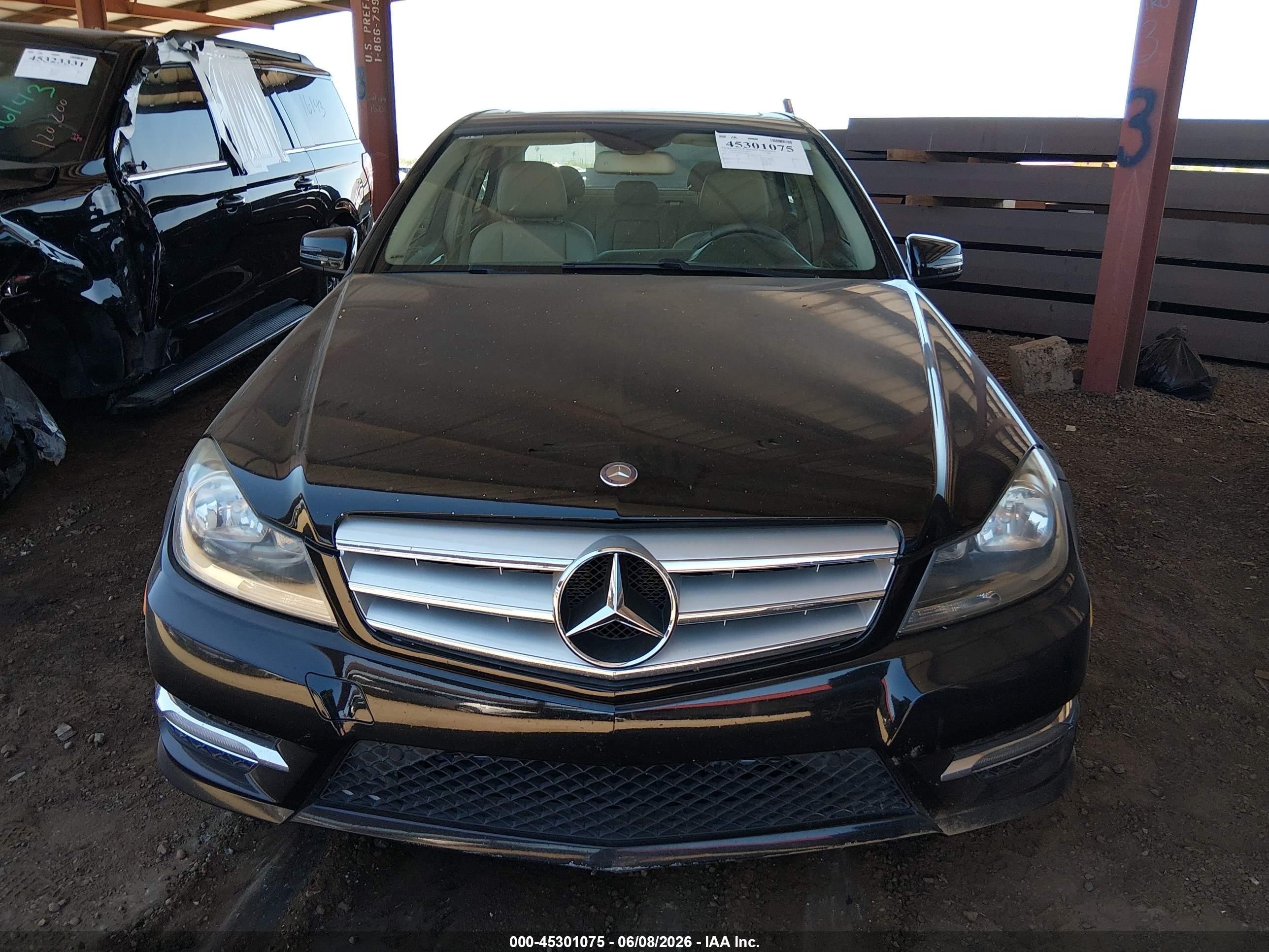 2013 Mercedes-benz C 300 Sport 4matic Черный vin: WDDGF8AB4DR279830