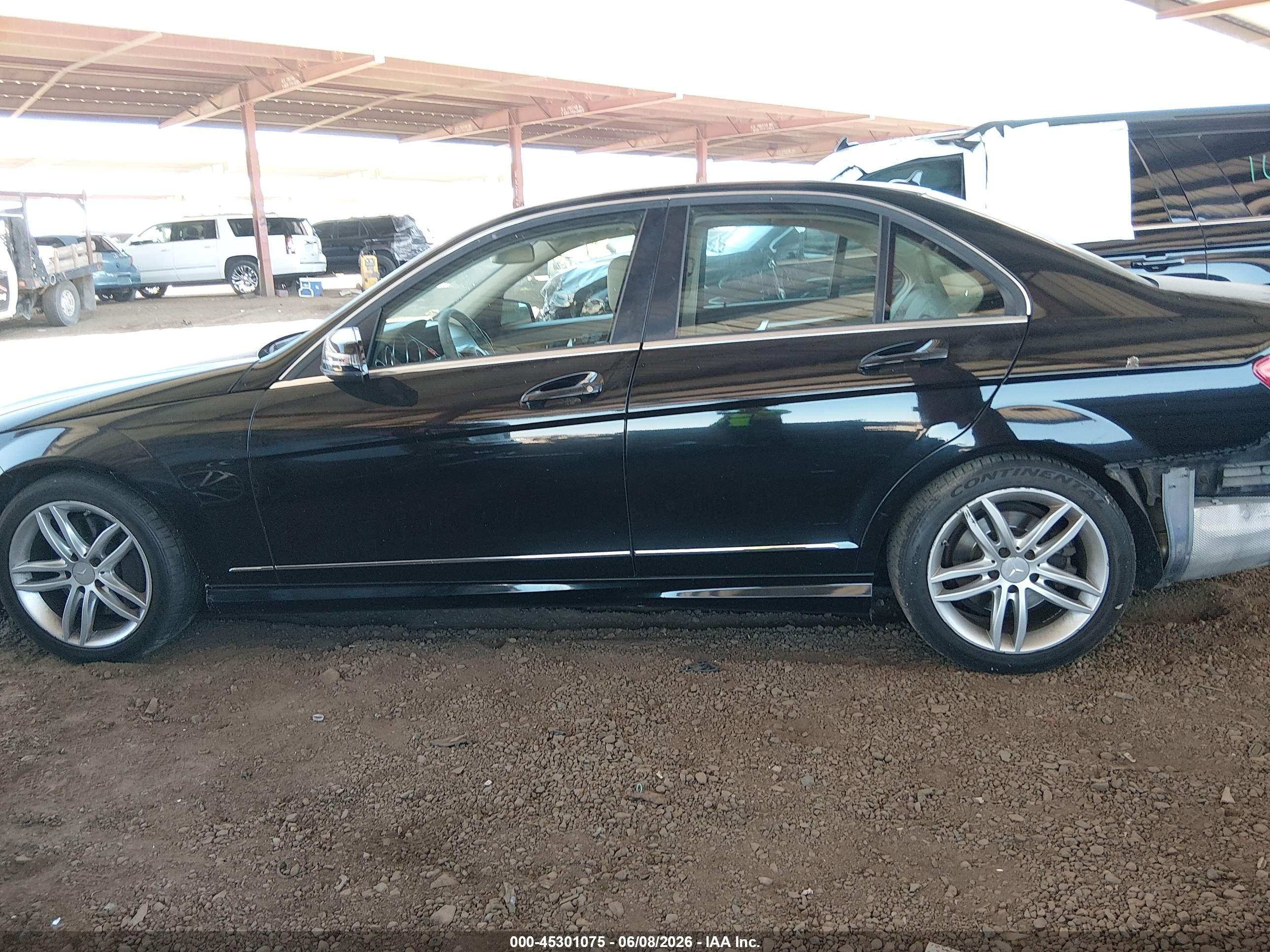2013 Mercedes-benz C 300 Sport 4matic Черный vin: WDDGF8AB4DR279830