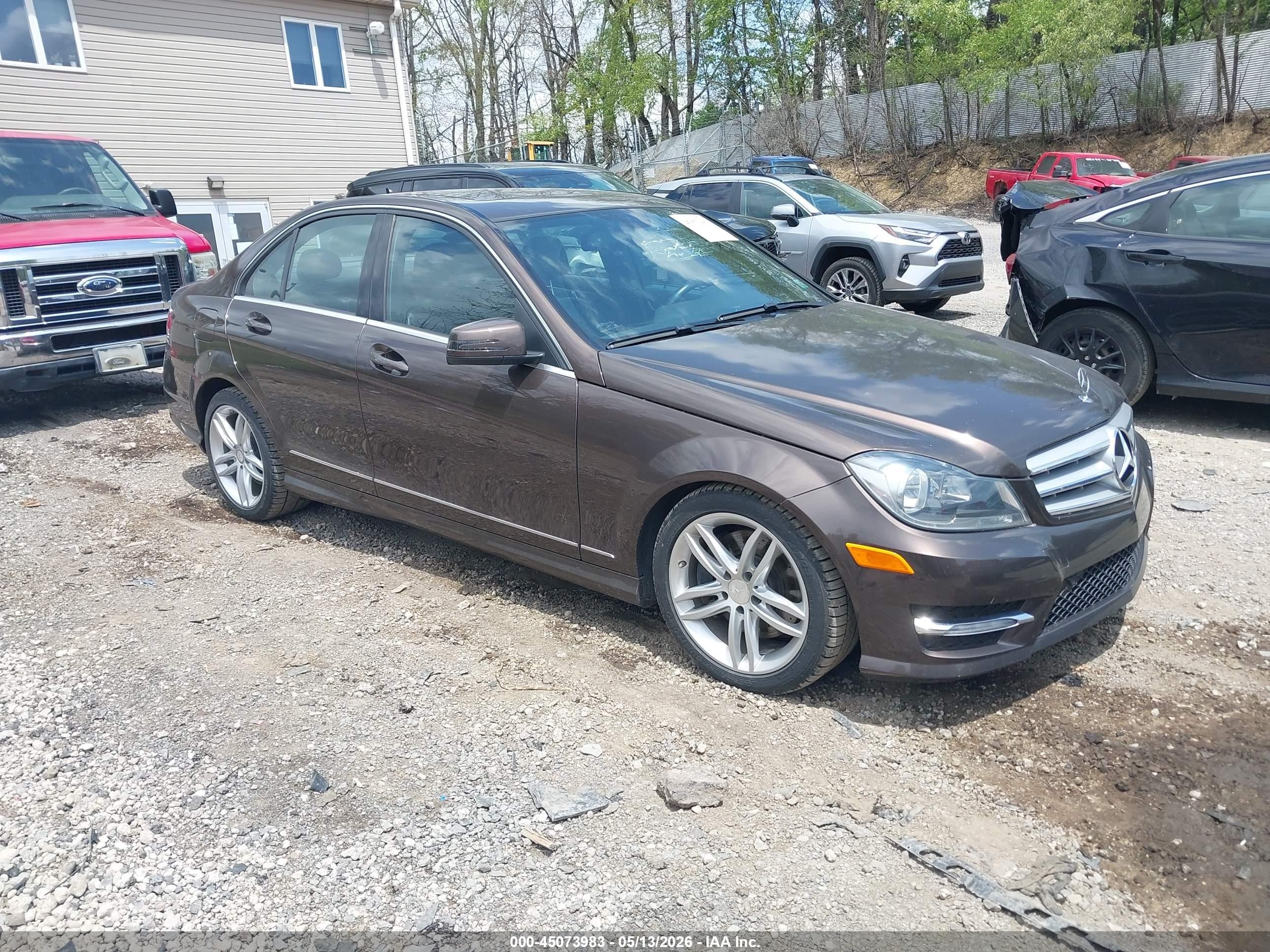 2013 Mercedes-benz C 300 Sport 4matic Beige vin: WDDGF8AB4DR288205