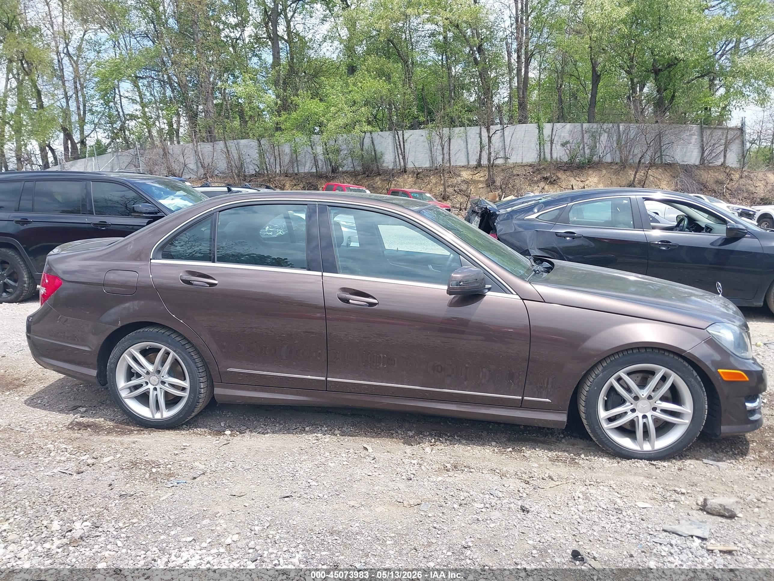 2013 Mercedes-benz C 300 Sport 4matic Beige vin: WDDGF8AB4DR288205