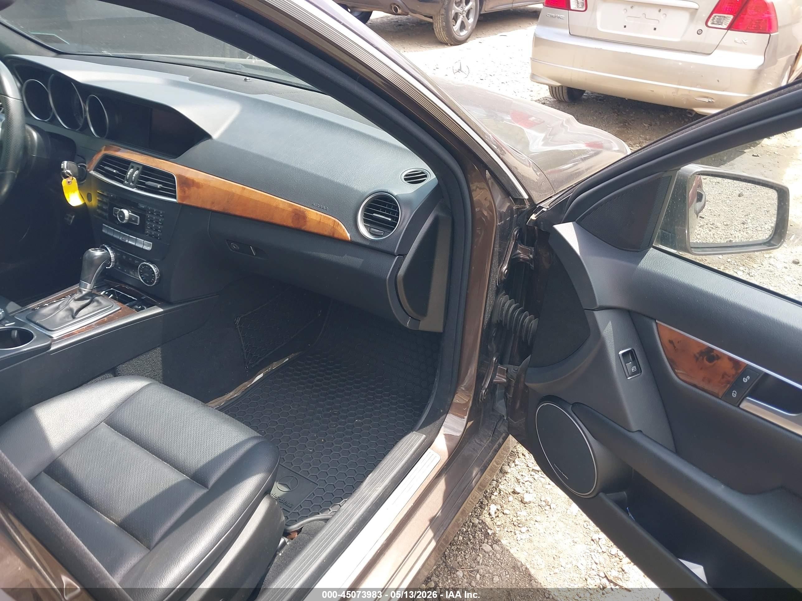 2013 Mercedes-benz C 300 Sport 4matic Beige vin: WDDGF8AB4DR288205