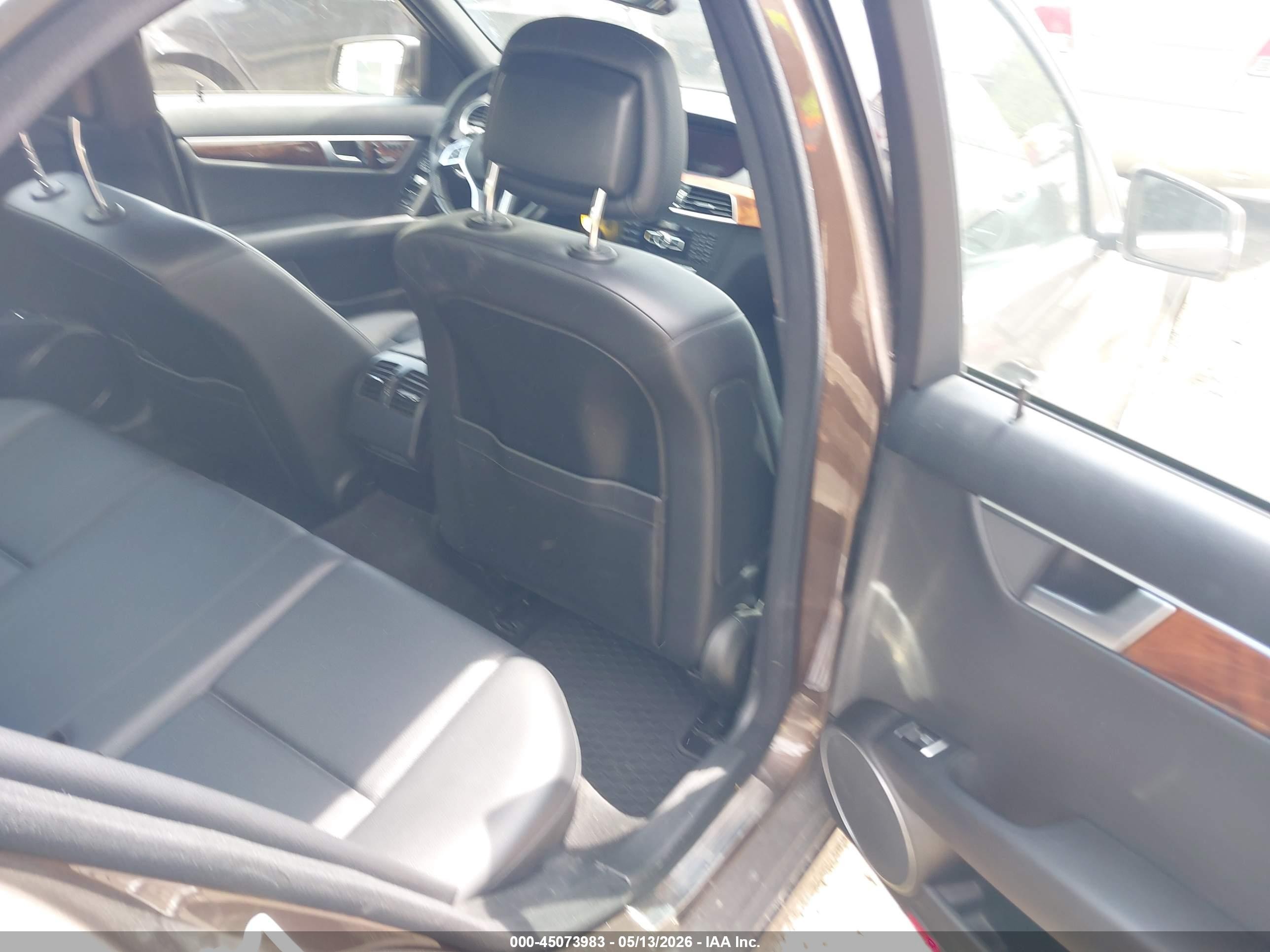 2013 Mercedes-benz C 300 Sport 4matic Beige vin: WDDGF8AB4DR288205