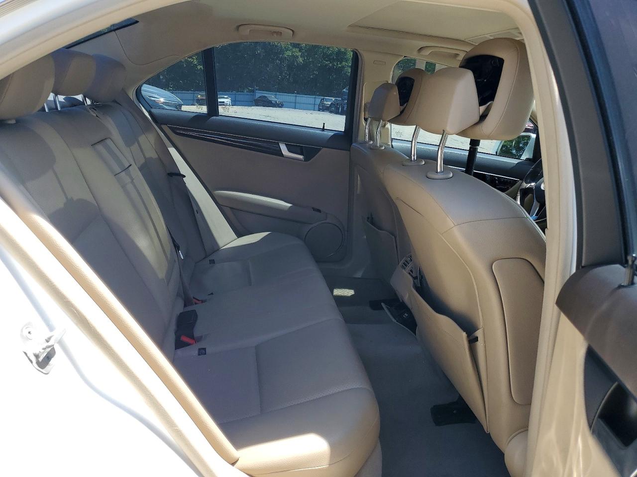 2013 Mercedes-benz C 300 4matic White vin: WDDGF8AB4DR295431