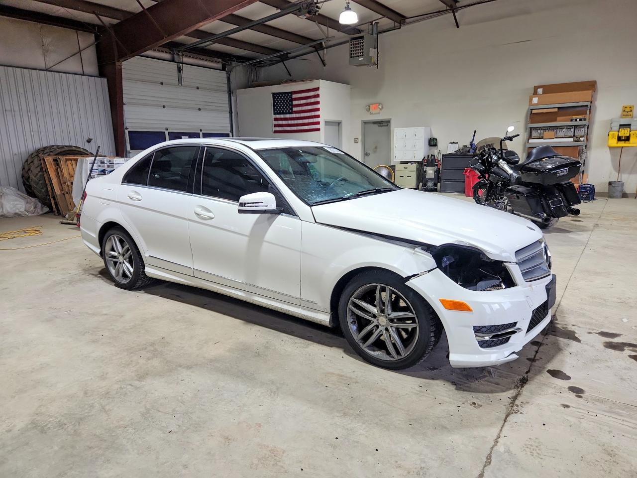 2013 Mercedes-benz C 300 4matic Белый vin: WDDGF8AB4DR295607