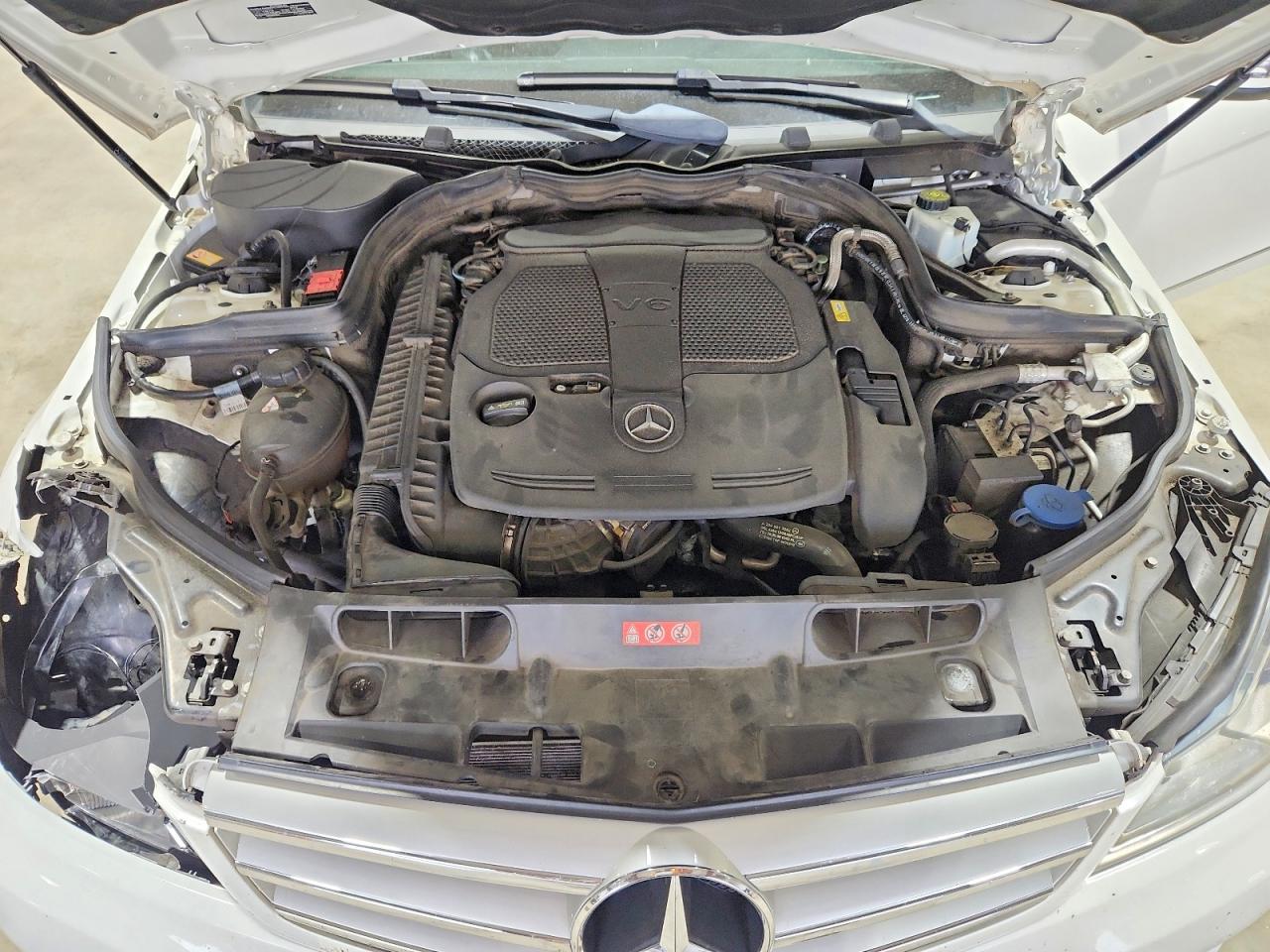 2013 Mercedes-benz C 300 4matic Белый vin: WDDGF8AB4DR295607