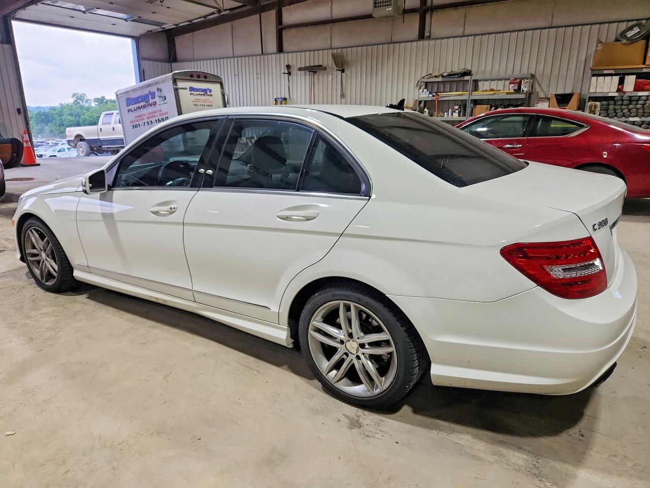2013 Mercedes-benz C 300 4matic Белый vin: WDDGF8AB4DR295607