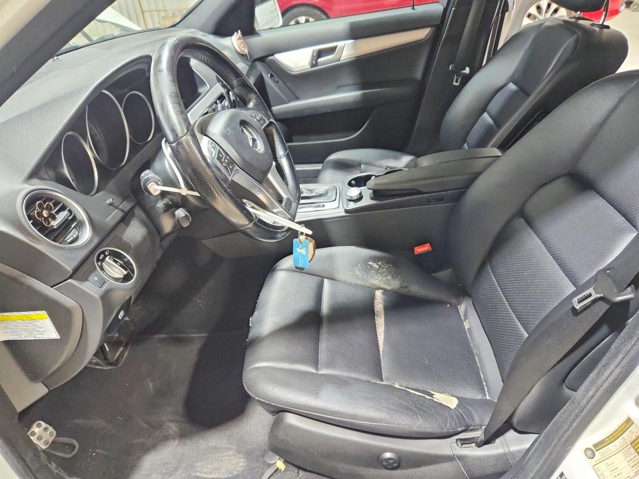 2013 Mercedes-benz C 300 4matic Белый vin: WDDGF8AB4DR295607