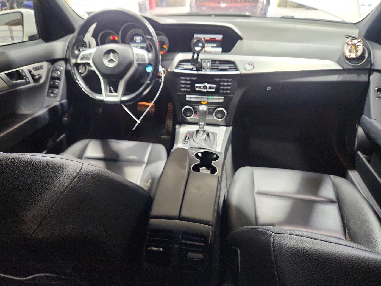 2013 Mercedes-benz C 300 4matic Белый vin: WDDGF8AB4DR295607