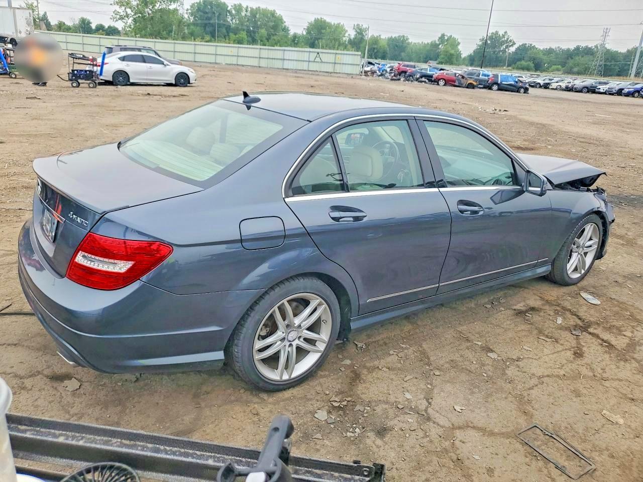 2014 Mercedes-benz C 300 4matic Синий vin: WDDGF8AB4EA892983