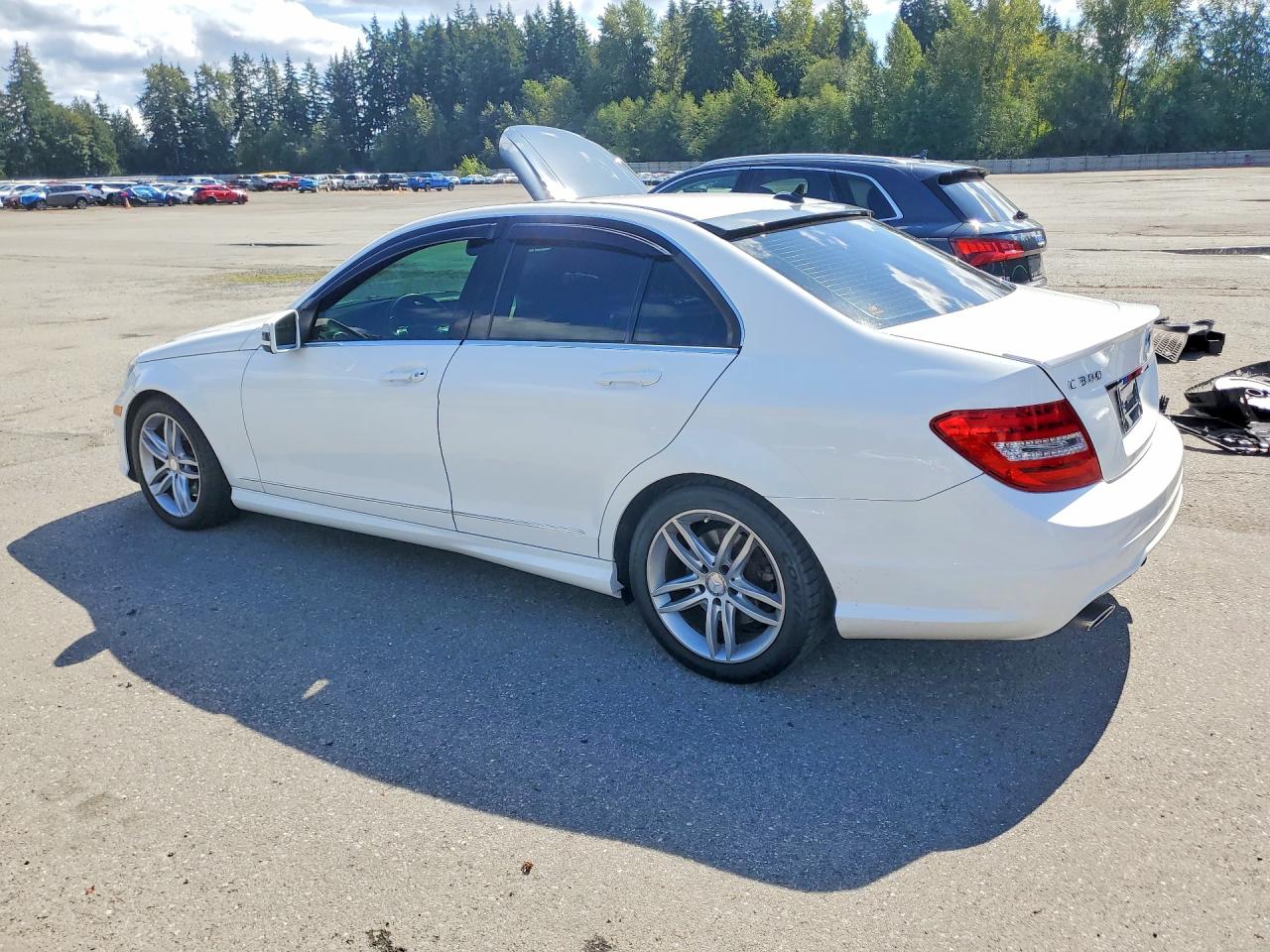 2014 Mercedes-benz C 300 4matic White vin: WDDGF8AB4EA908275