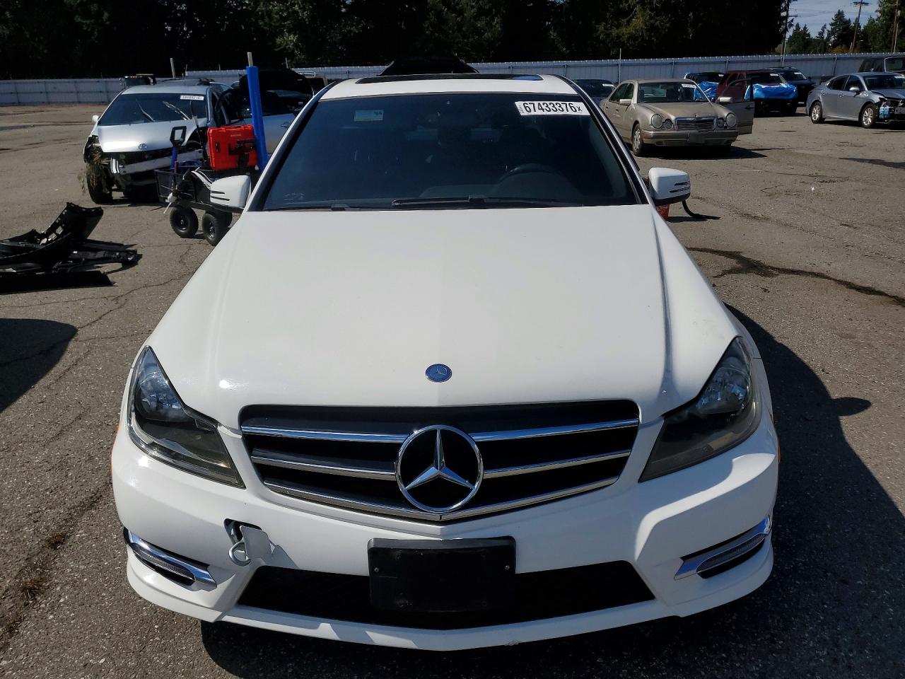 2014 Mercedes-benz C 300 4matic White vin: WDDGF8AB4EA908275