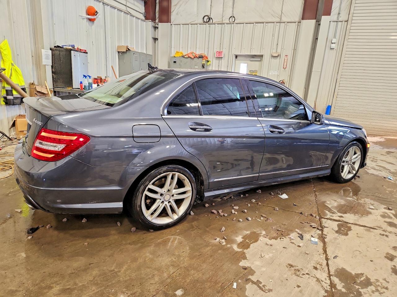 2014 Mercedes-benz C 300 4matic Blue vin: WDDGF8AB4EA943432