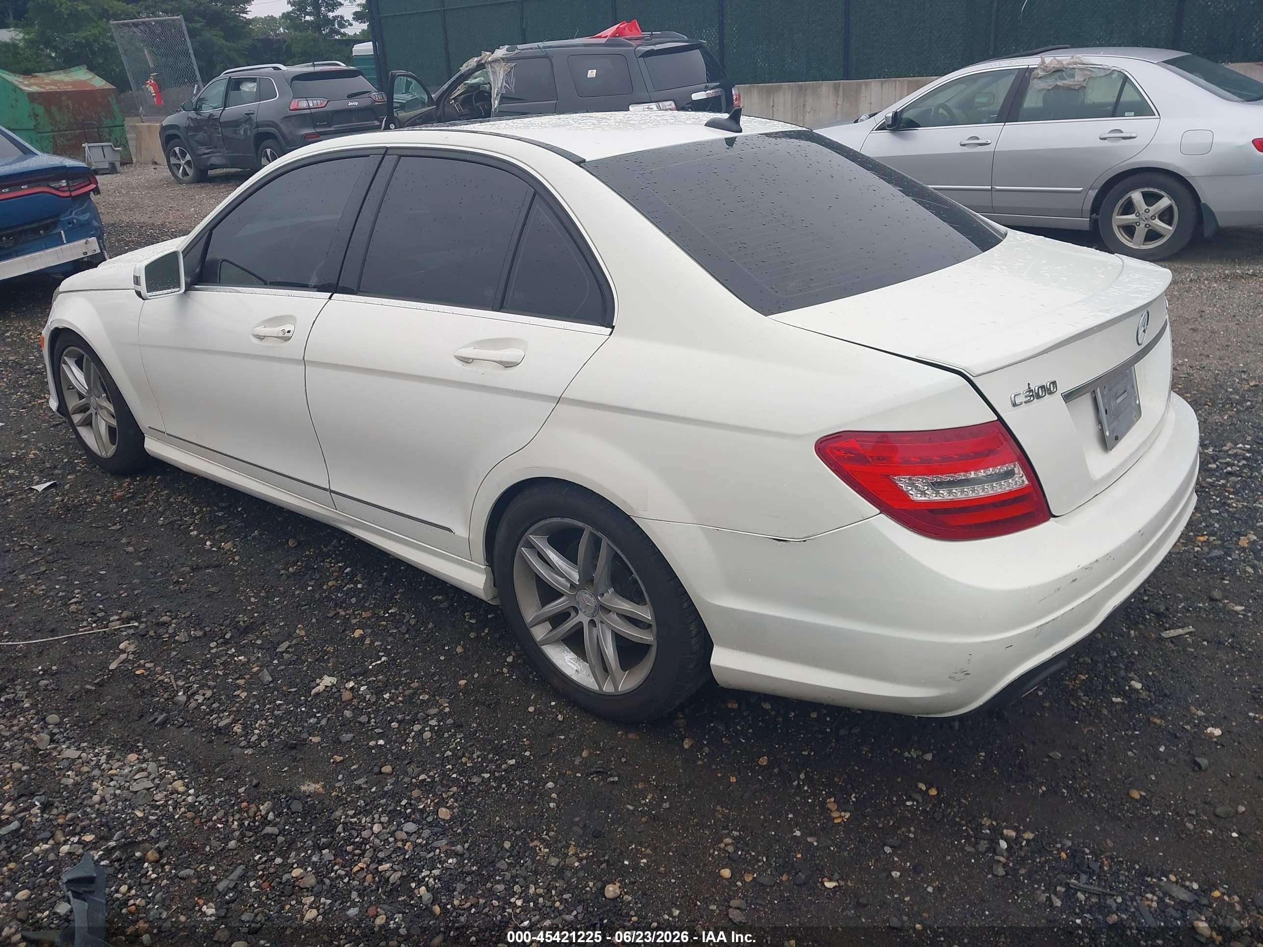 2014 Mercedes-benz C 300 Sport 4matic White vin: WDDGF8AB4EA957184
