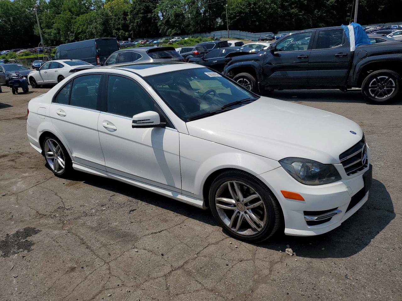 2014 Mercedes-benz C 300 4matic White vin: WDDGF8AB4EG160639
