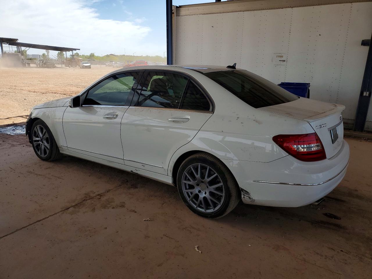 2014 Mercedes-benz C 300 4matic Белый vin: WDDGF8AB4EG178543
