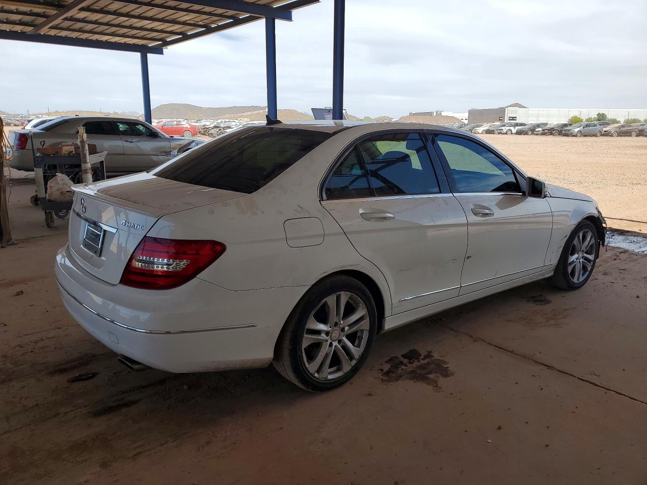 2014 Mercedes-benz C 300 4matic Белый vin: WDDGF8AB4EG178543