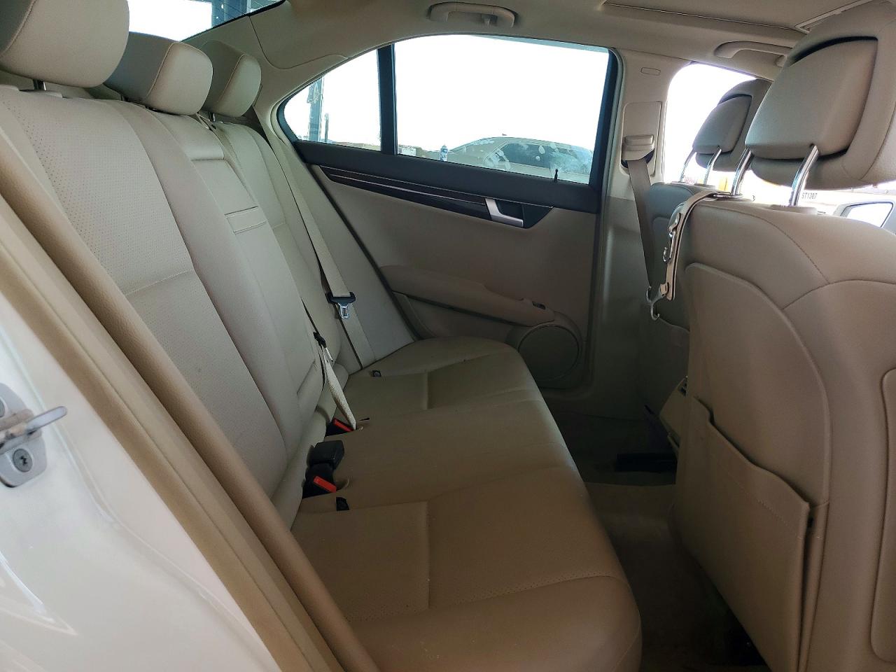 2014 Mercedes-benz C 300 4matic Белый vin: WDDGF8AB4EG178543