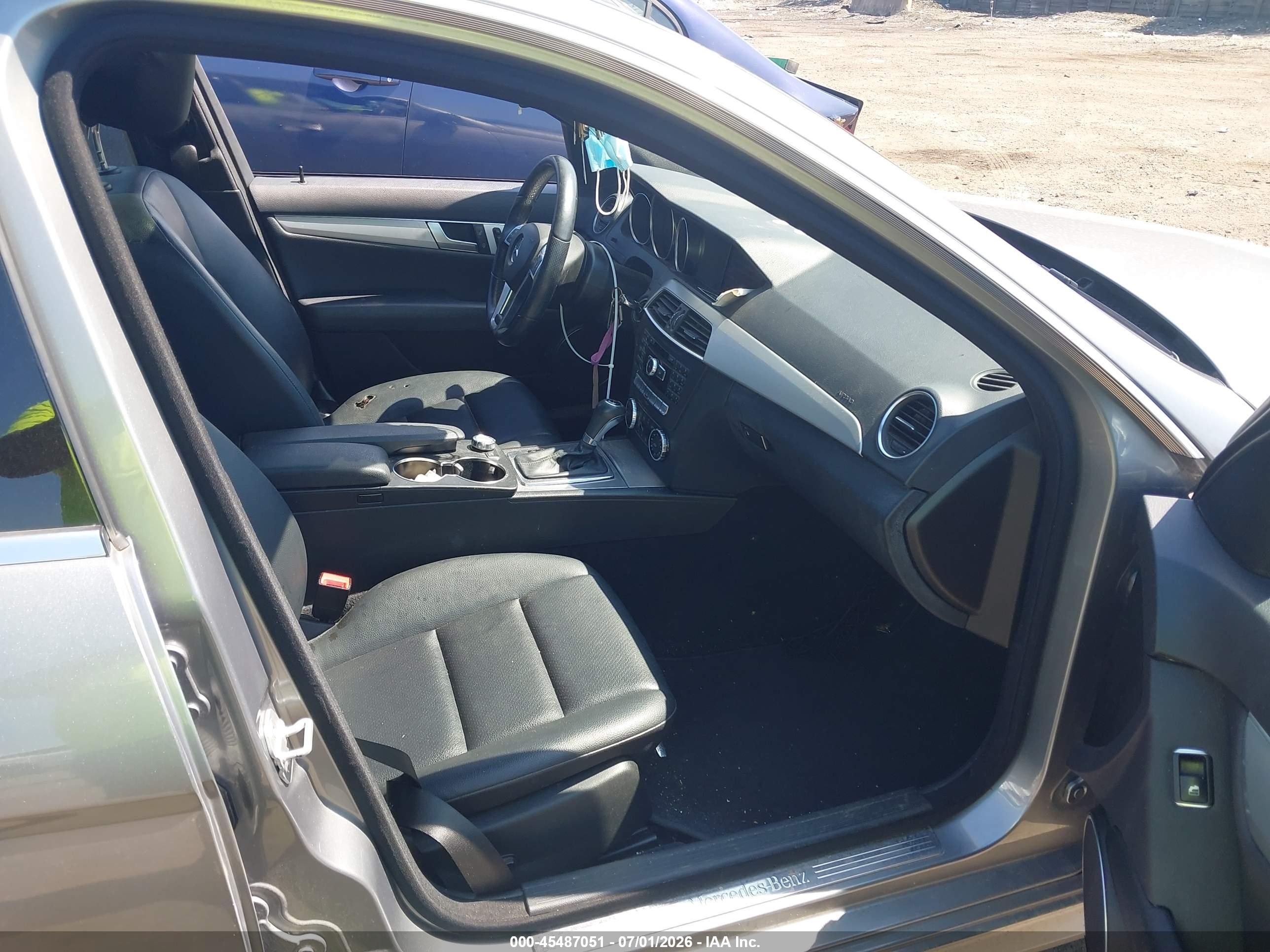 2014 Mercedes-benz C 300 Sport 4matic Серебряный vin: WDDGF8AB4EG189722