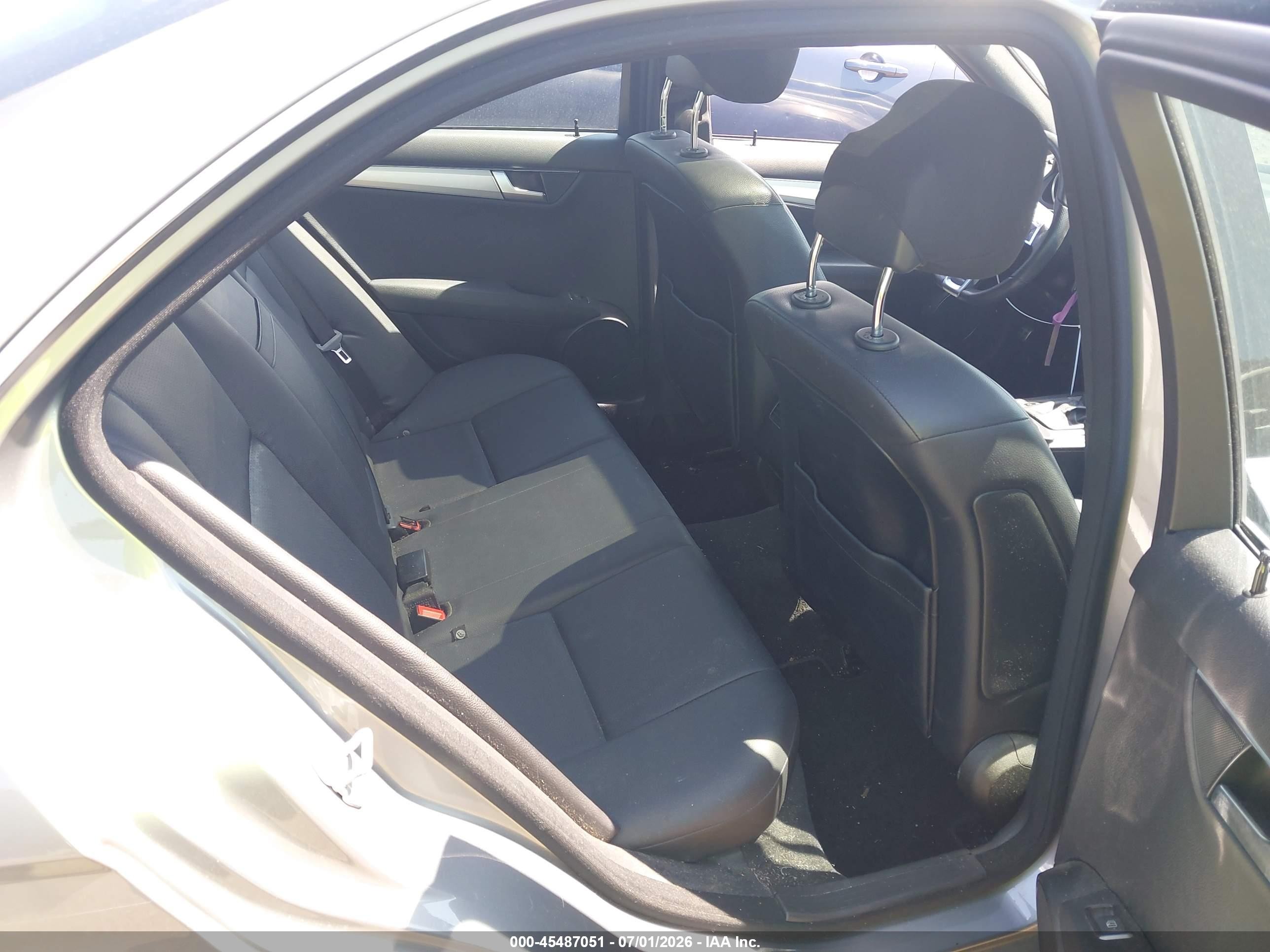 2014 Mercedes-benz C 300 Sport 4matic Серебряный vin: WDDGF8AB4EG189722