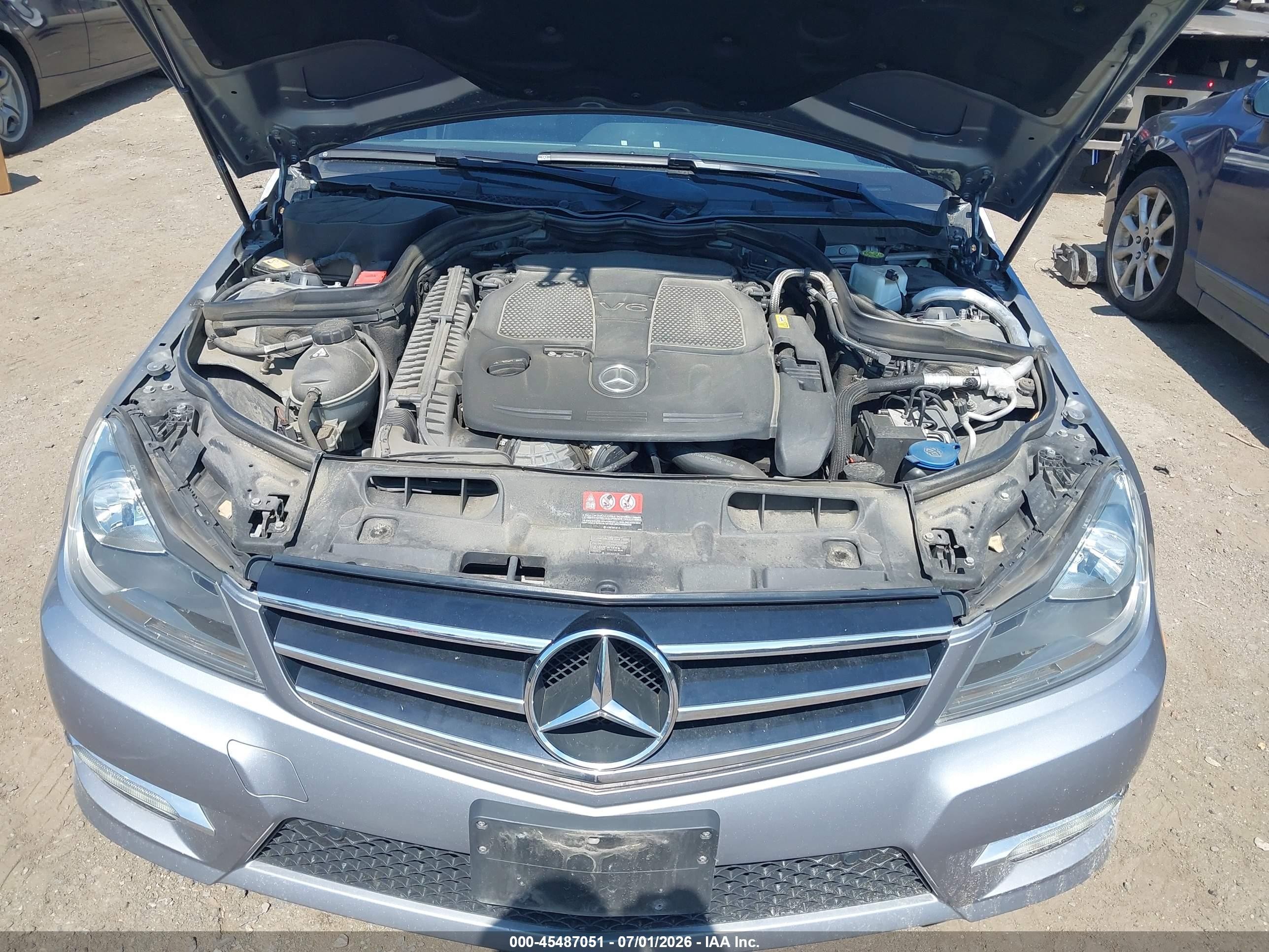 2014 Mercedes-benz C 300 Sport 4matic Серебряный vin: WDDGF8AB4EG189722
