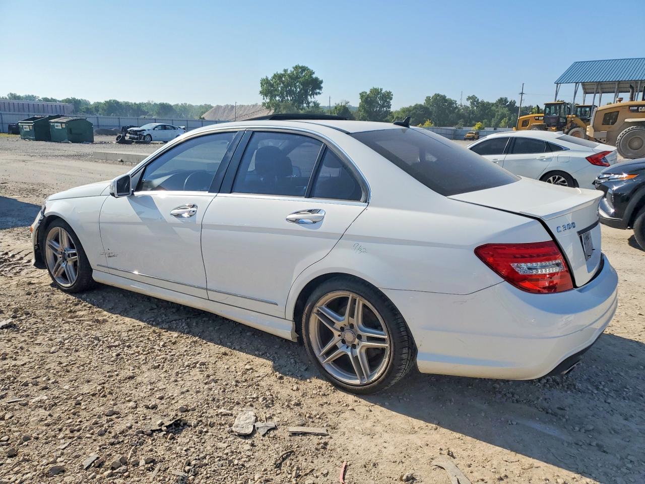 2014 Mercedes-benz C 300 4matic Белый vin: WDDGF8AB4EG233038
