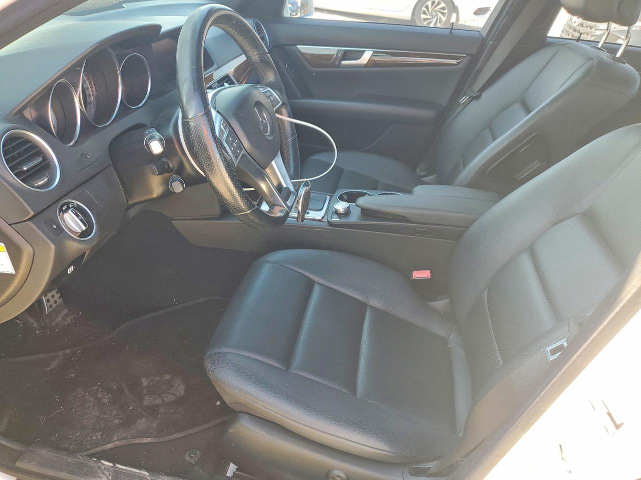 2014 Mercedes-benz C 300 4matic Белый vin: WDDGF8AB4EG233038