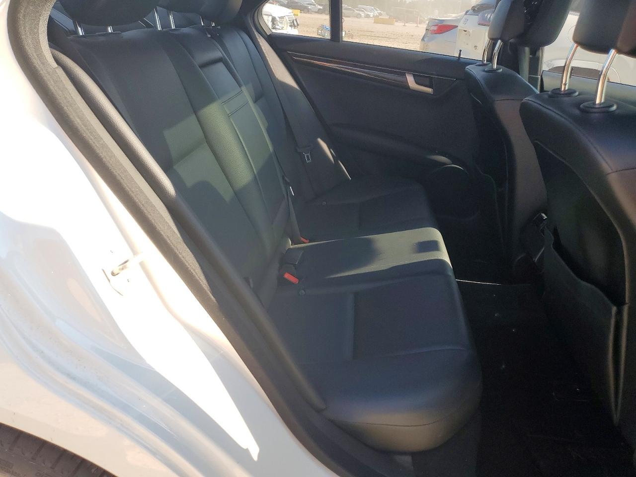 2014 Mercedes-benz C 300 4matic Белый vin: WDDGF8AB4EG233038