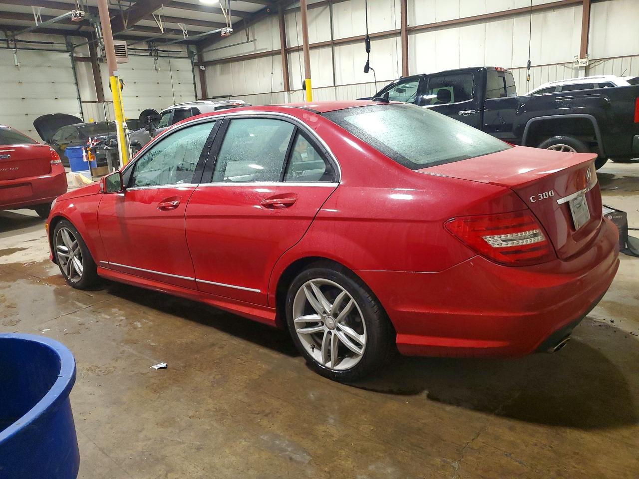2014 Mercedes-benz C 300 4matic Red vin: WDDGF8AB4ER318367
