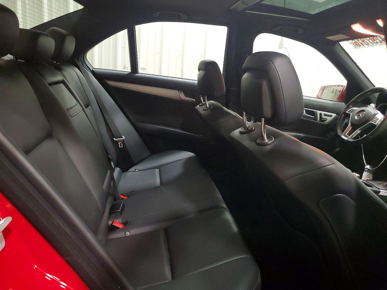 2014 Mercedes-benz C 300 4matic Красный vin: WDDGF8AB4ER318367