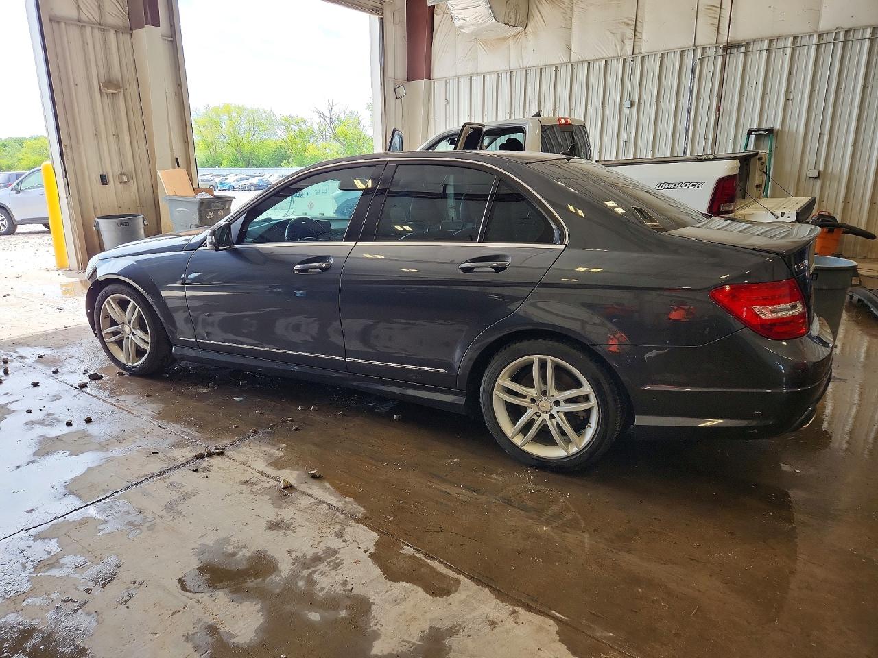 2013 Mercedes-benz C 300 4matic Gray vin: WDDGF8AB5DA838588