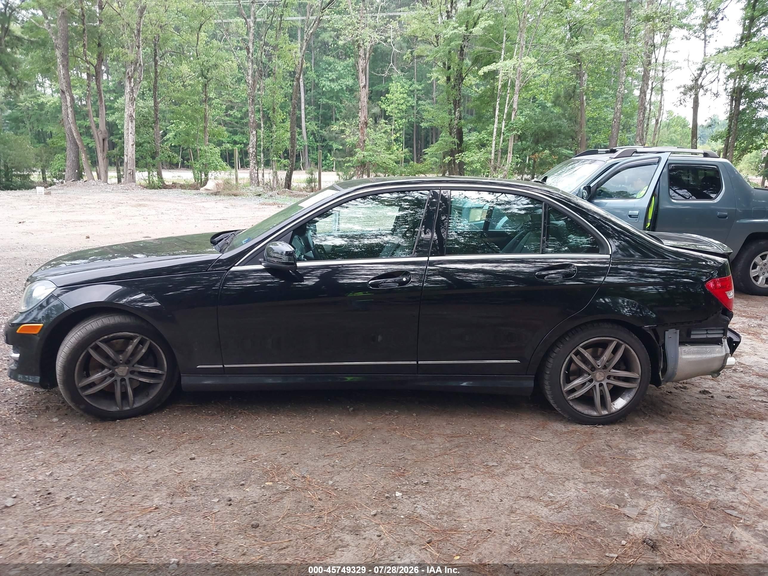 2013 Mercedes-benz C 300 Sport 4matic Black vin: WDDGF8AB5DG135991