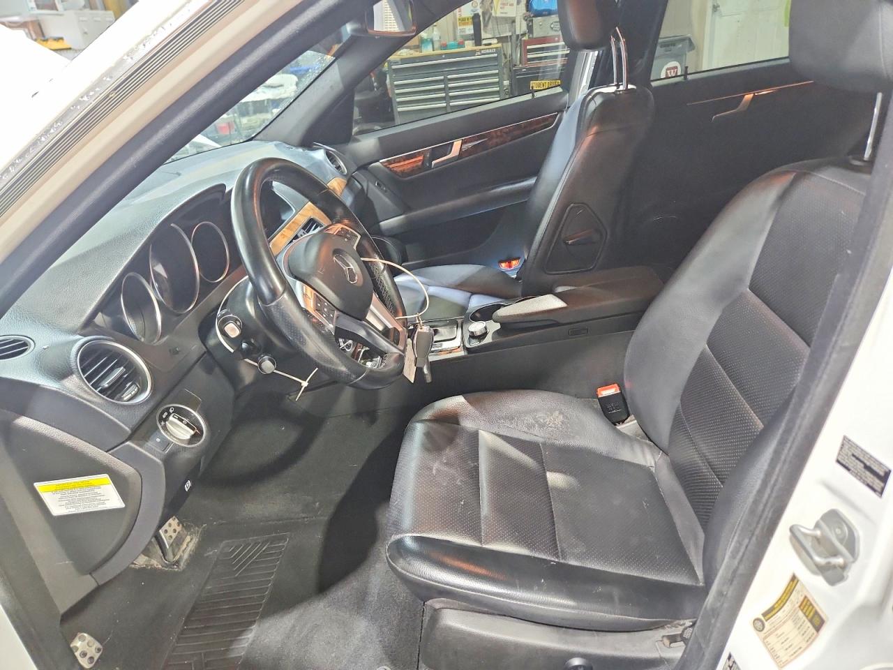 2013 Mercedes-benz C 300 4matic White vin: WDDGF8AB5DR245041