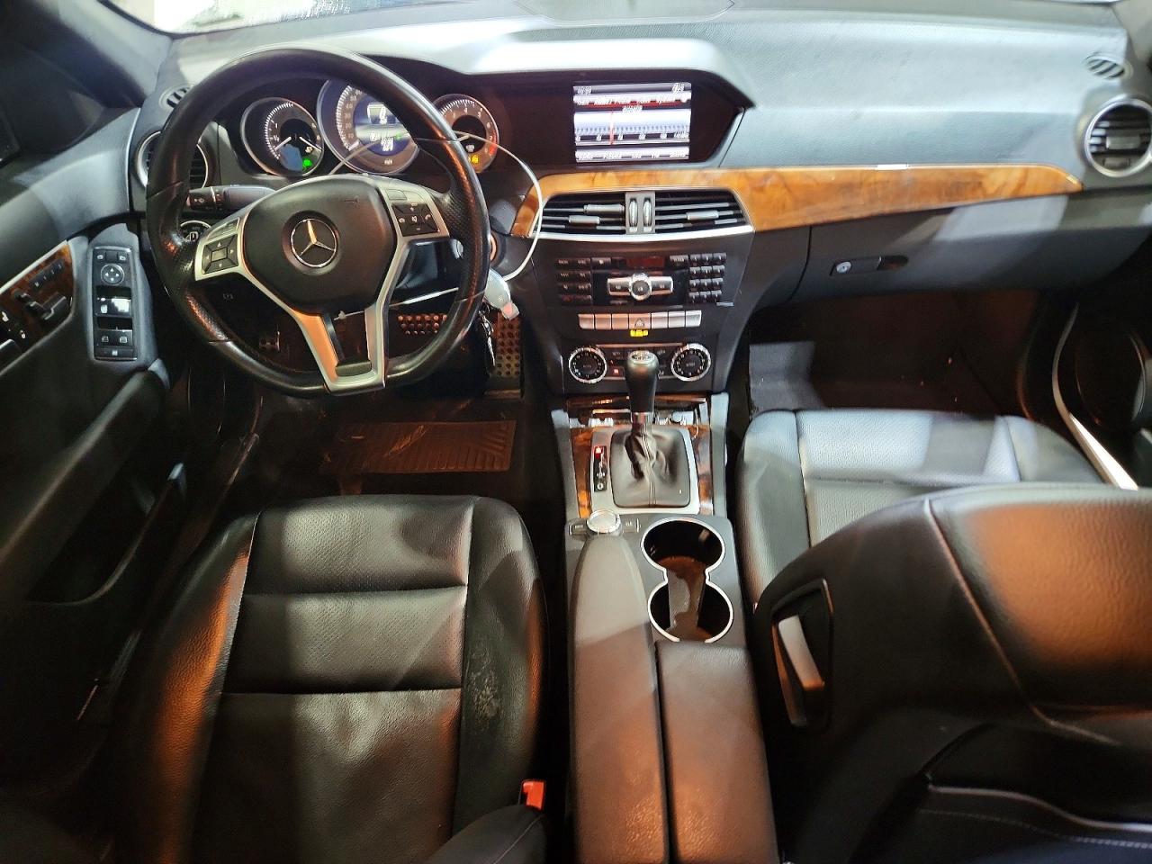 2013 Mercedes-benz C 300 4matic White vin: WDDGF8AB5DR245041