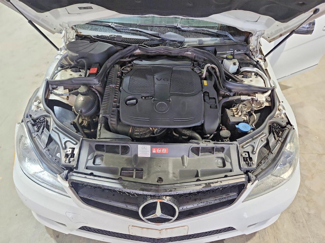 2013 Mercedes-benz C 300 4matic White vin: WDDGF8AB5DR245041