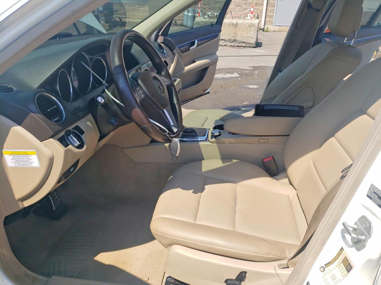2013 Mercedes-benz C 300 4matic White vin: WDDGF8AB5DR258758