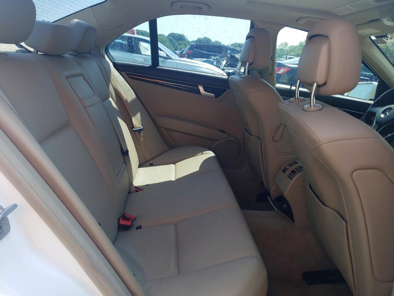 2013 Mercedes-benz C 300 4matic White vin: WDDGF8AB5DR258758