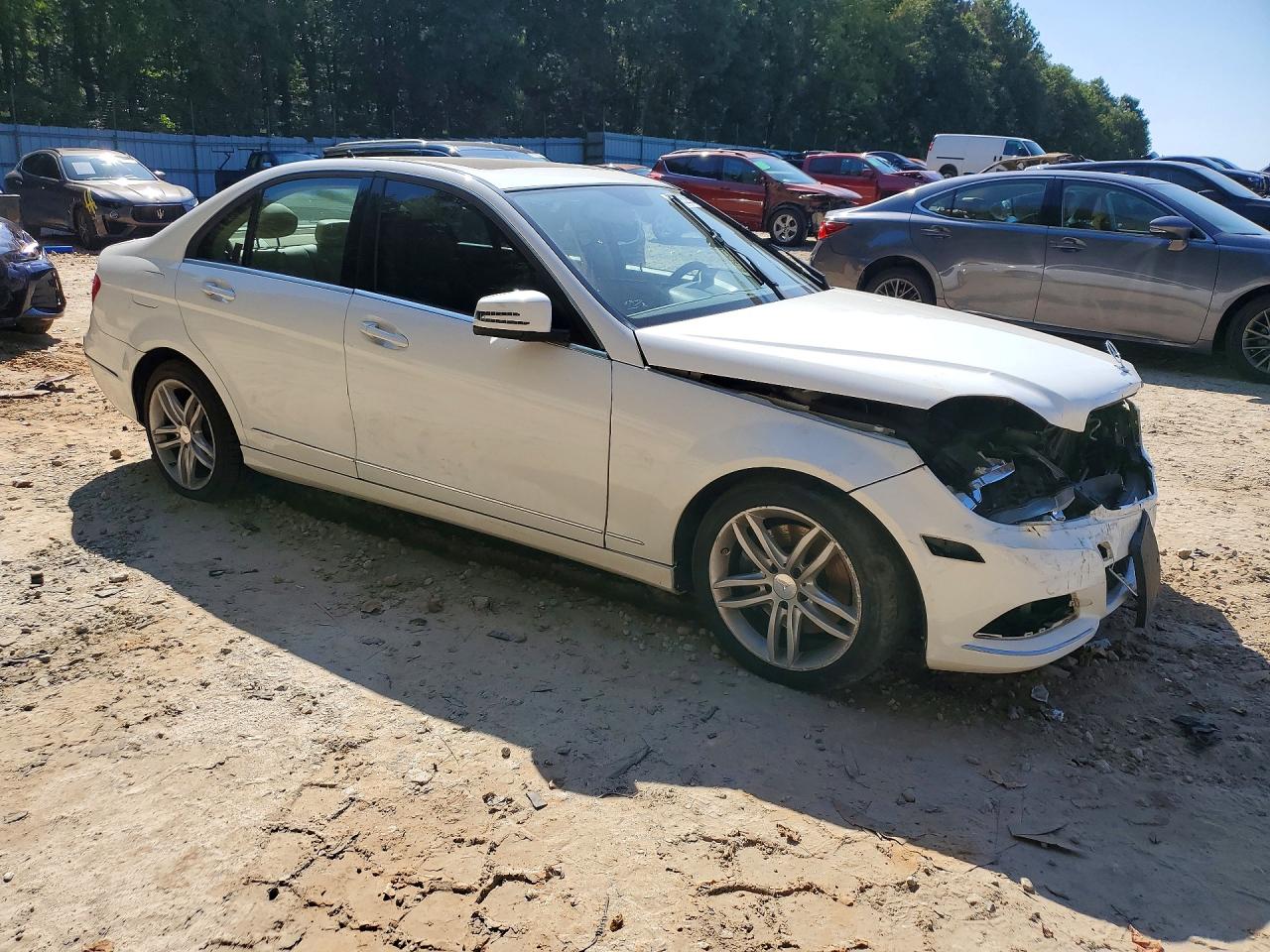 2013 Mercedes-benz C 300 4matic White vin: WDDGF8AB5DR264723