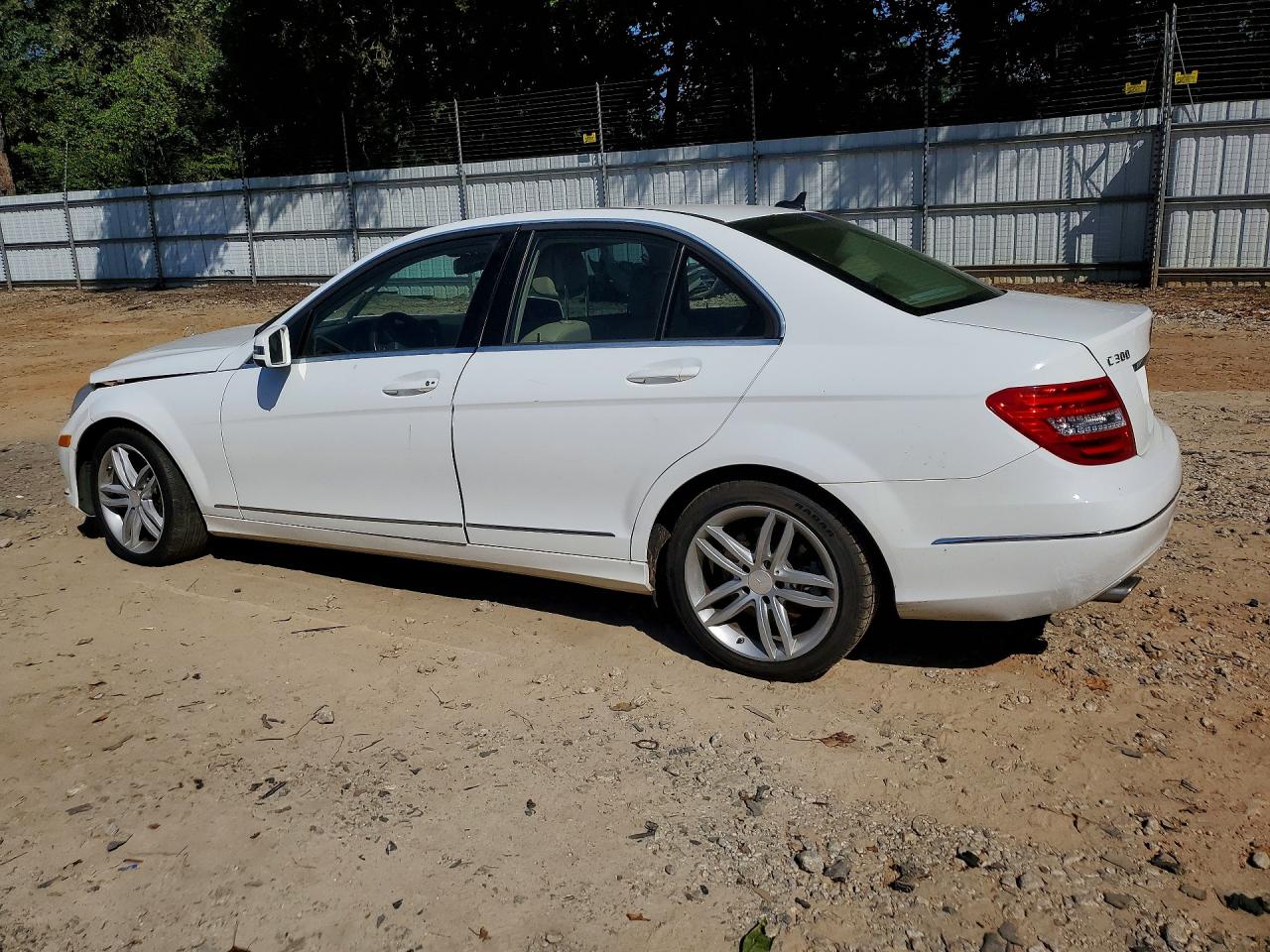 2013 Mercedes-benz C 300 4matic White vin: WDDGF8AB5DR264723