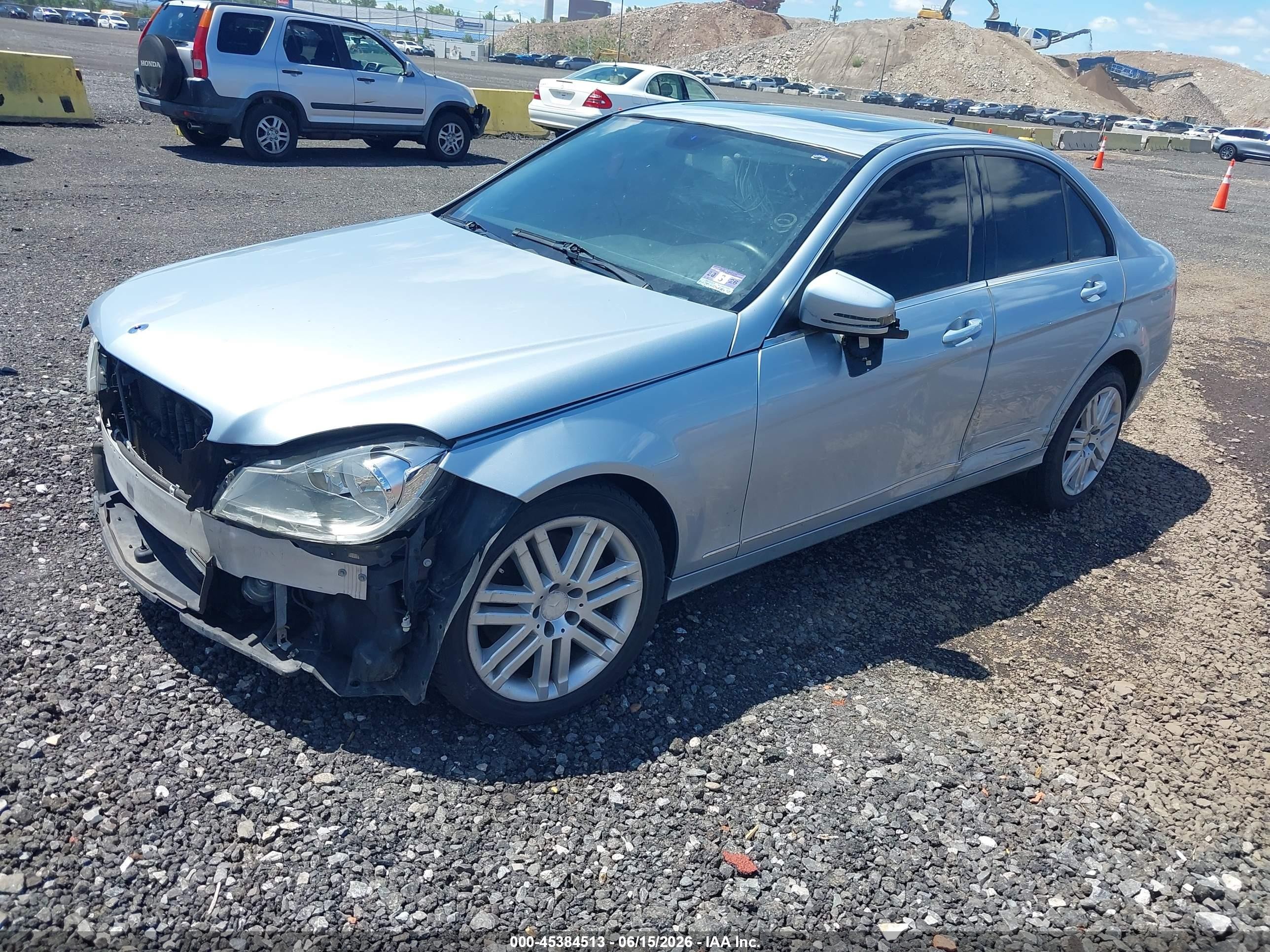 2013 Mercedes-benz C 300 Luxury 4matic Серебряный vin: WDDGF8AB5DR269226