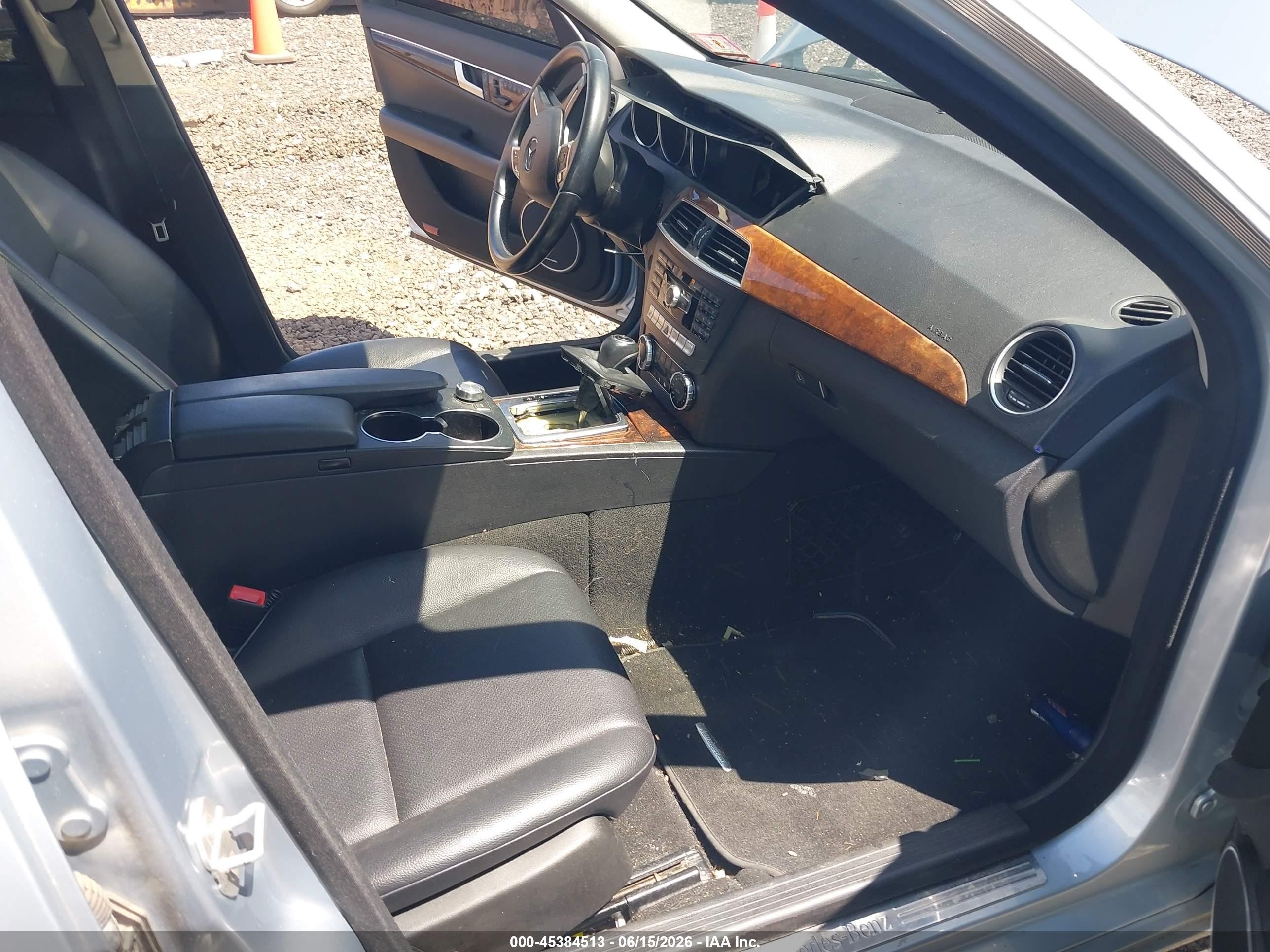 2013 Mercedes-benz C 300 Luxury 4matic Серебряный vin: WDDGF8AB5DR269226