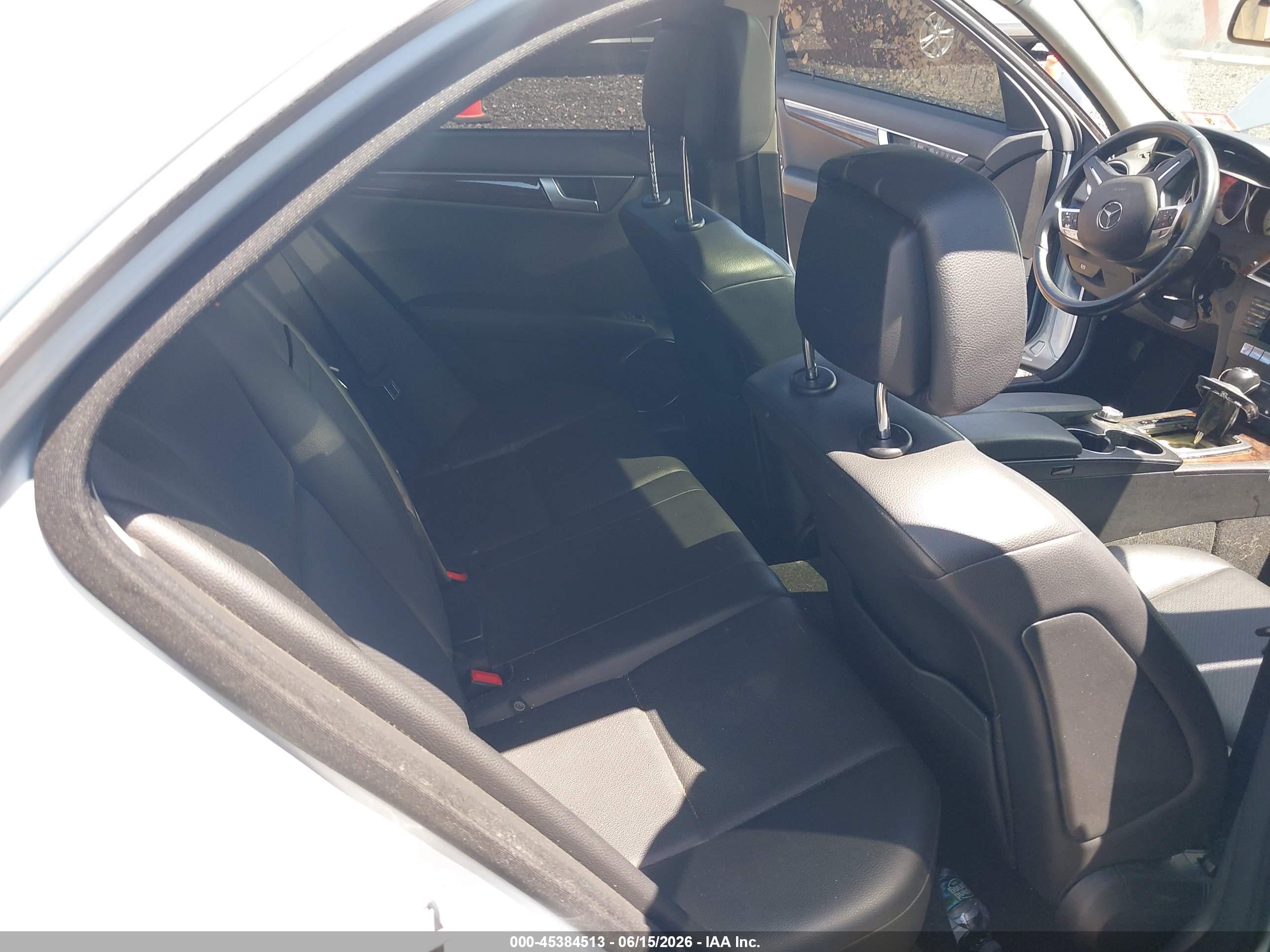 2013 Mercedes-benz C 300 Luxury 4matic Серебряный vin: WDDGF8AB5DR269226