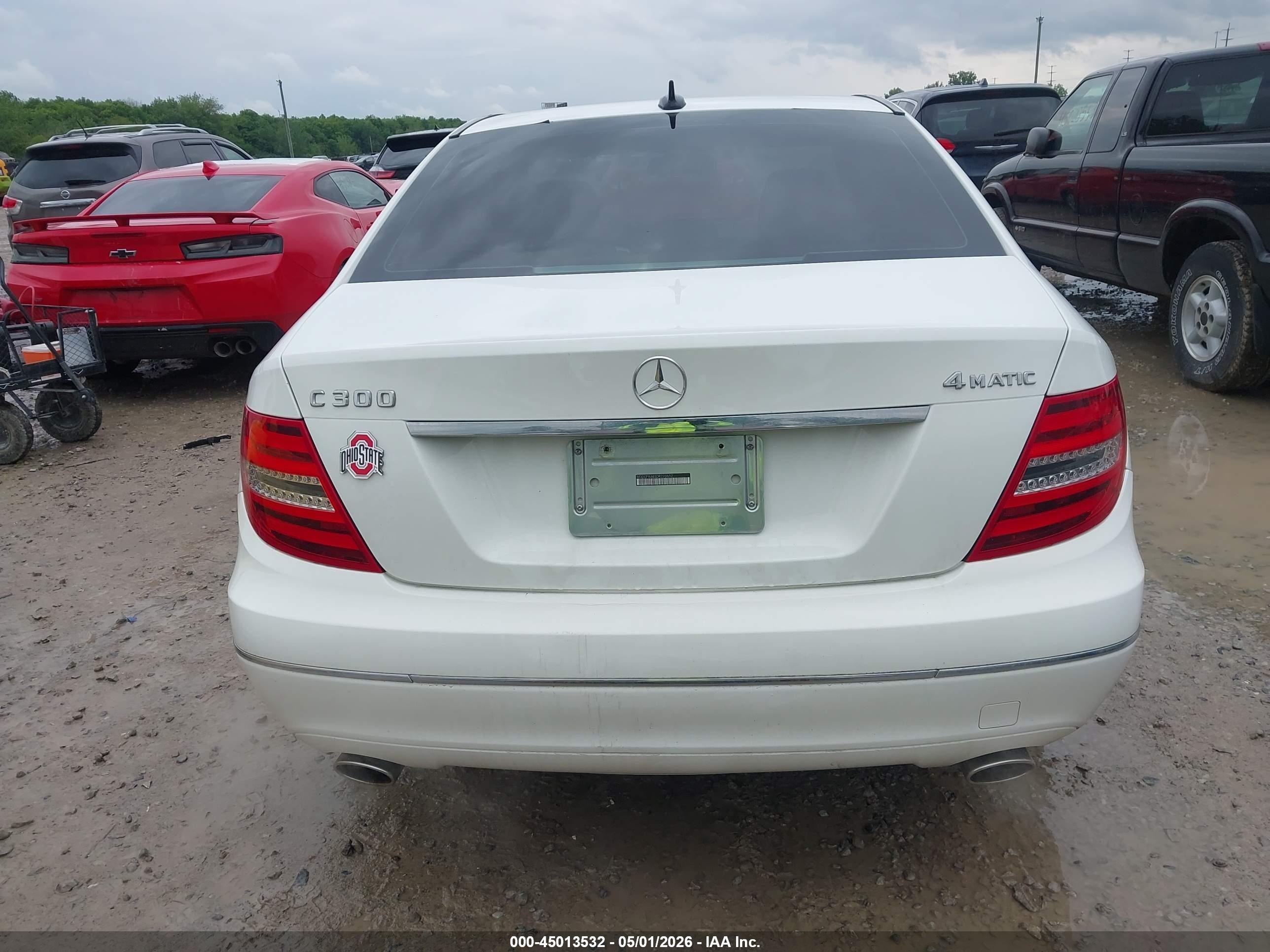 2013 Mercedes-benz C 300 Luxury 4matic White vin: WDDGF8AB5DR270652