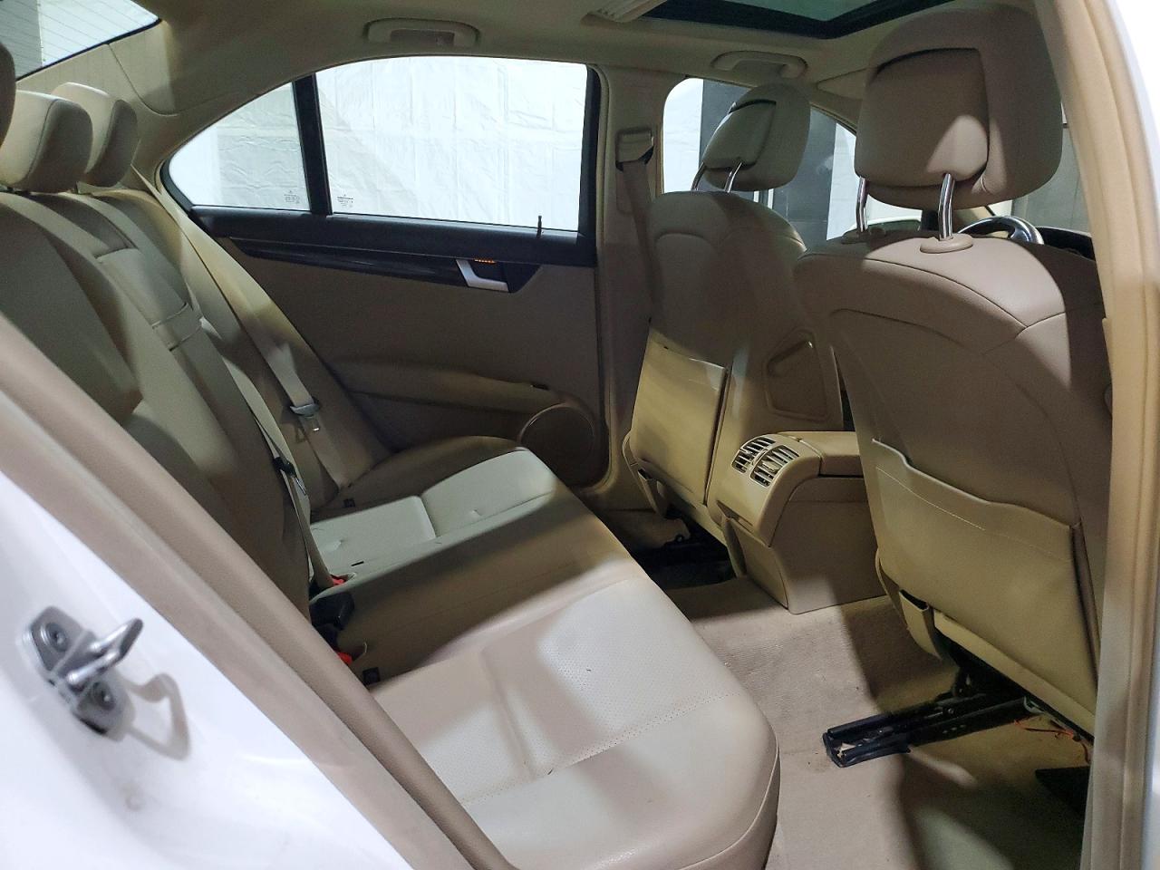 2013 Mercedes-benz C 300 4matic Белый vin: WDDGF8AB5DR281635